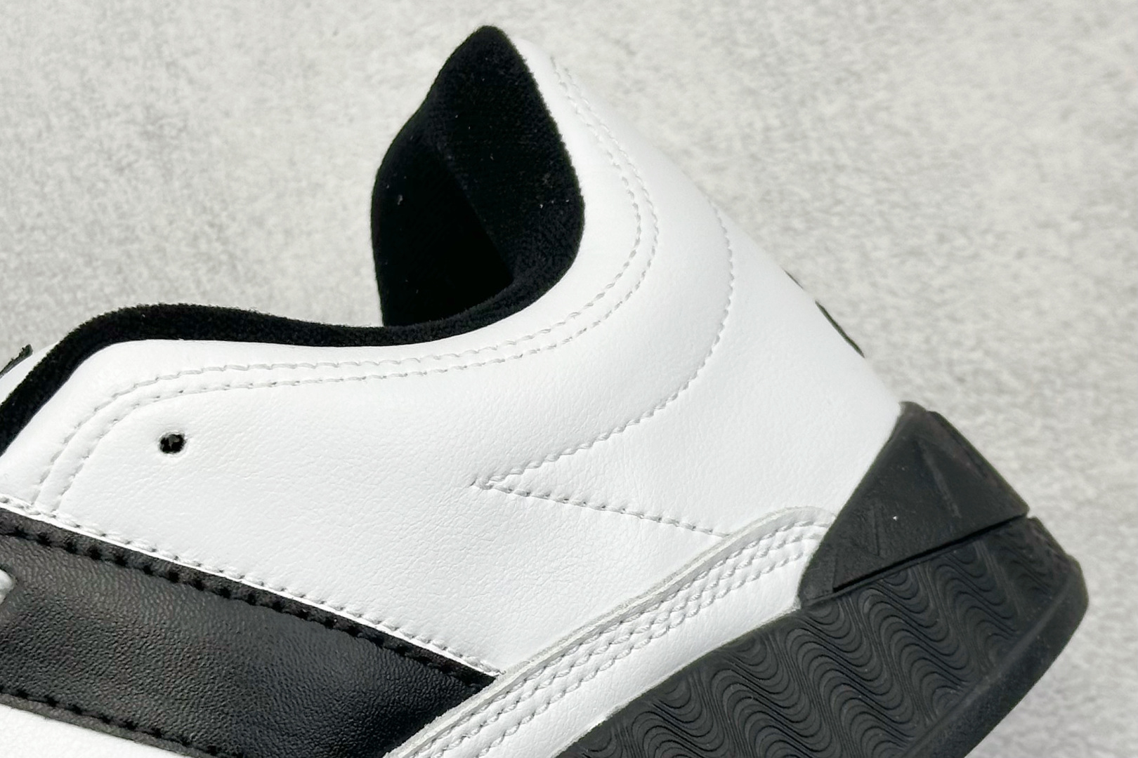 TG版 Adidas Adimatic Low 马蒂奇系列低帮 复古鲨鱼面包鞋运动休闲滑板板鞋 ID7717