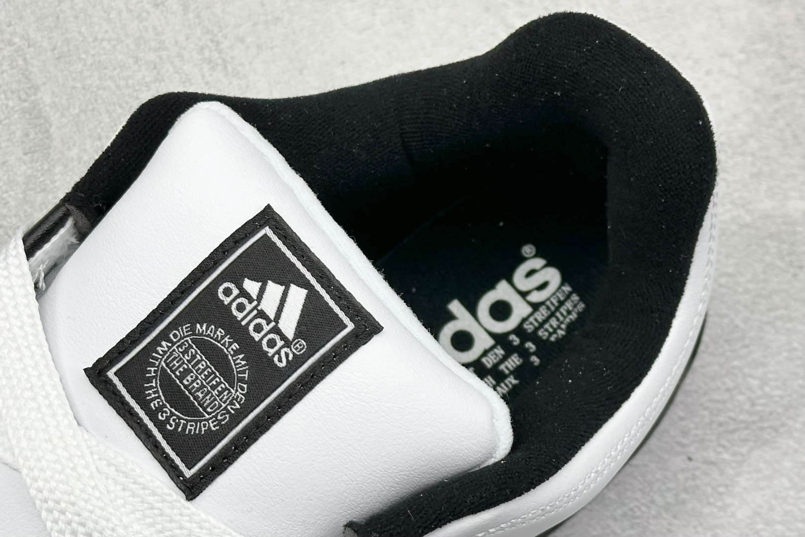 TG版 Adidas Adimatic Low 马蒂奇系列低帮 复古鲨鱼面包鞋运动休闲滑板板鞋 ID7717