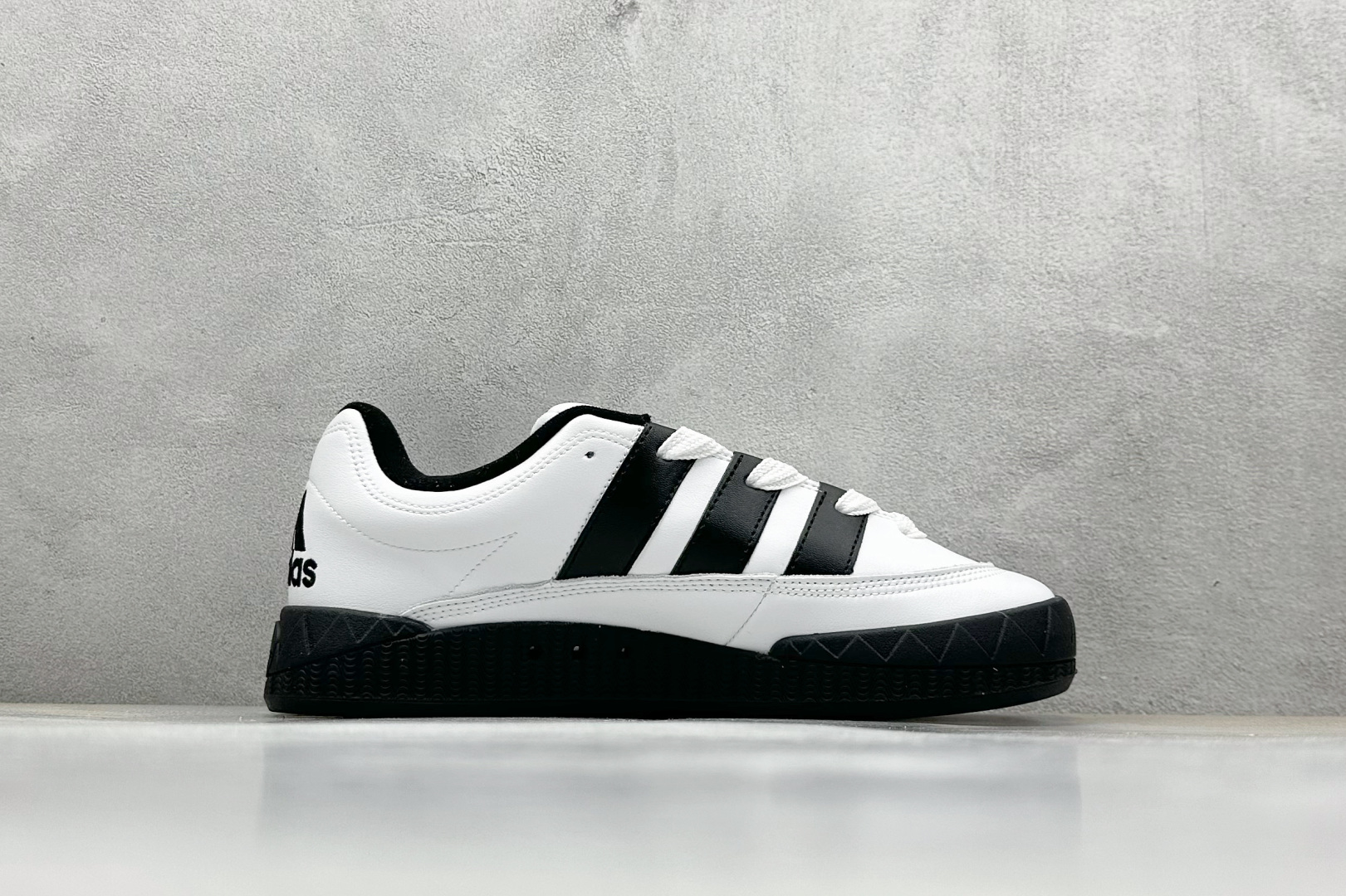 TG版 Adidas Adimatic Low 马蒂奇系列低帮 复古鲨鱼面包鞋运动休闲滑板板鞋 ID7717