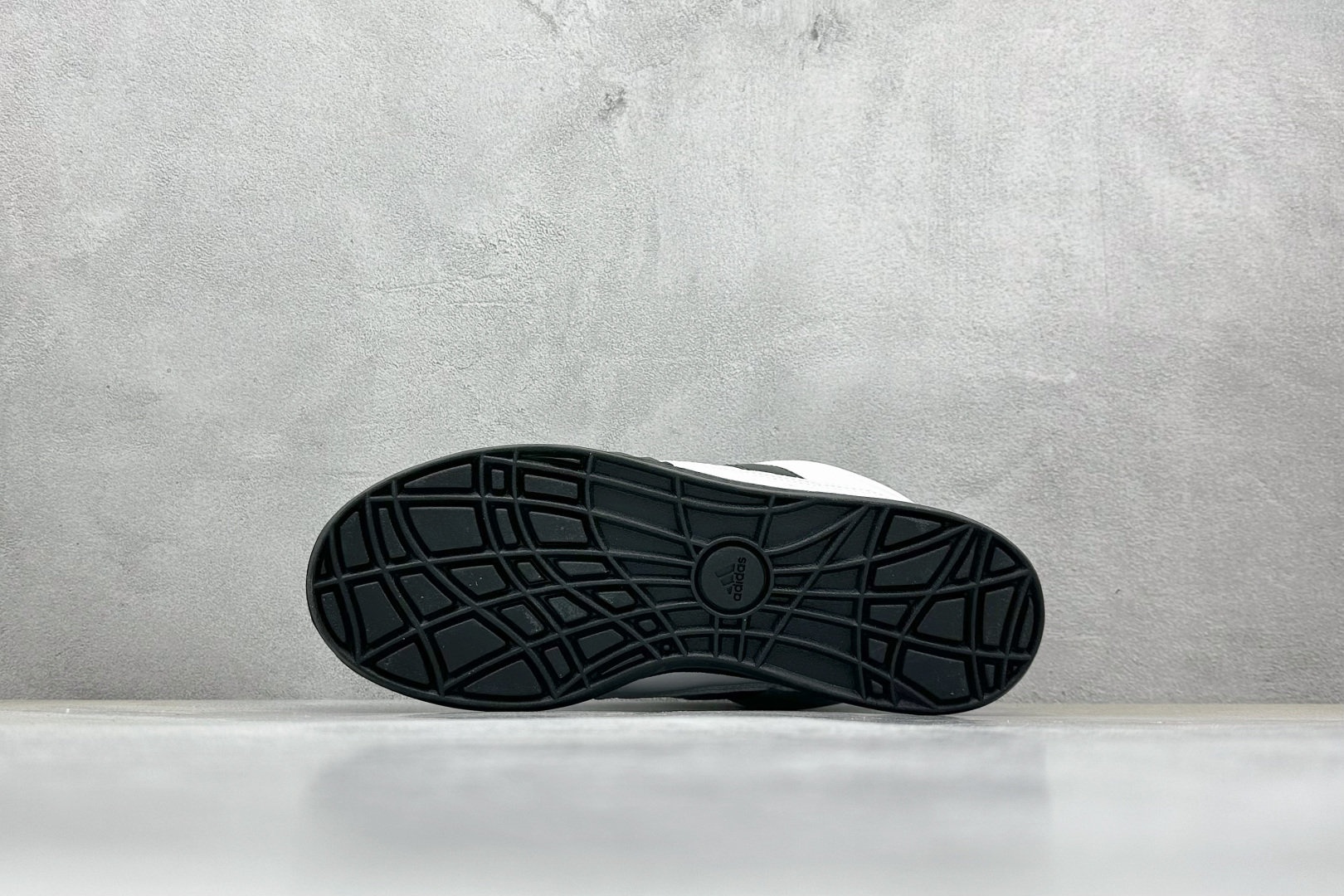 TG版 Adidas Adimatic Low 马蒂奇系列低帮 复古鲨鱼面包鞋运动休闲滑板板鞋 ID7717