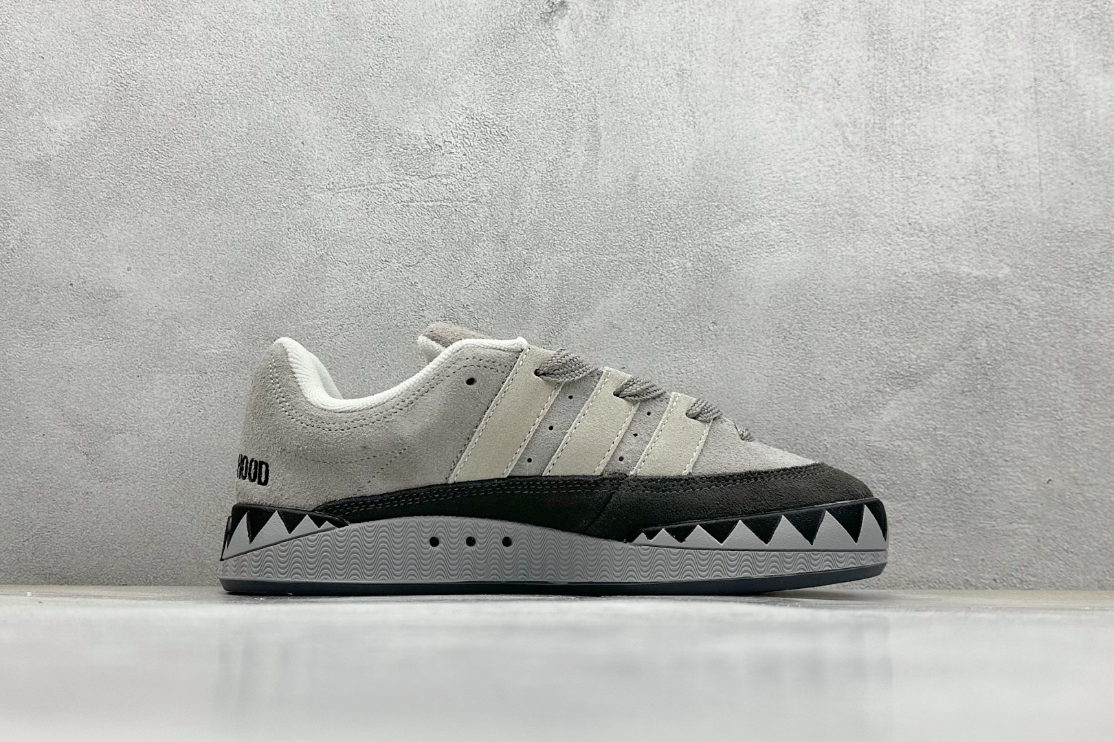 TG版 Adidas Adimatic Low 马蒂奇系列低帮 复古鲨鱼面包鞋运动休闲滑板板鞋 HP6771