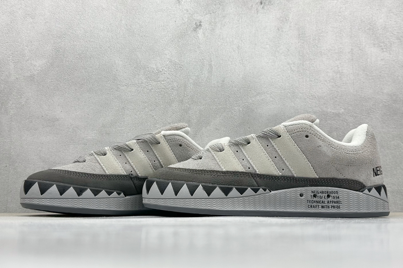TG版 Adidas Adimatic Low 马蒂奇系列低帮 复古鲨鱼面包鞋运动休闲滑板板鞋 HP6771