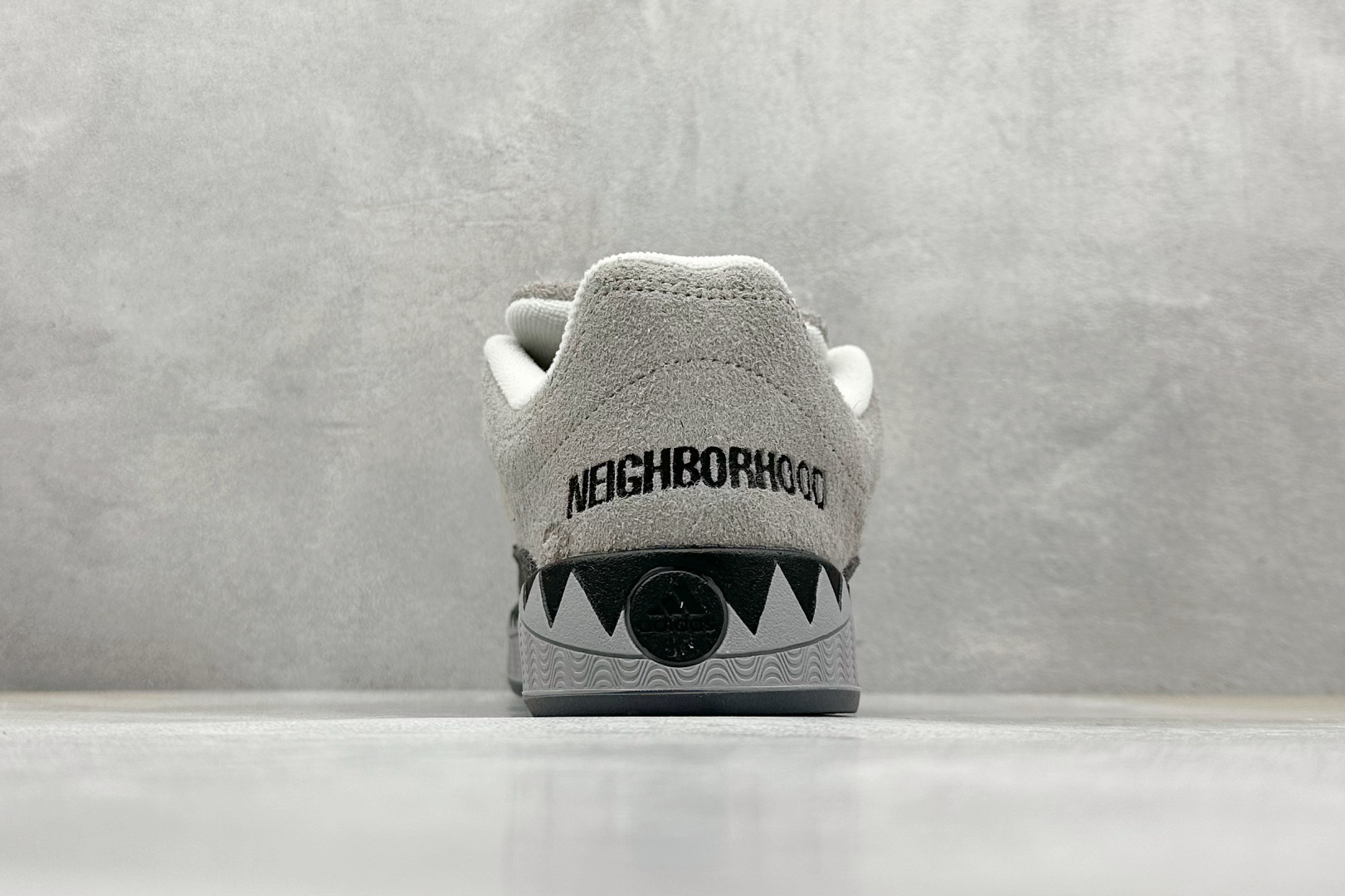 TG版 Adidas Adimatic Low 马蒂奇系列低帮 复古鲨鱼面包鞋运动休闲滑板板鞋 HP6771