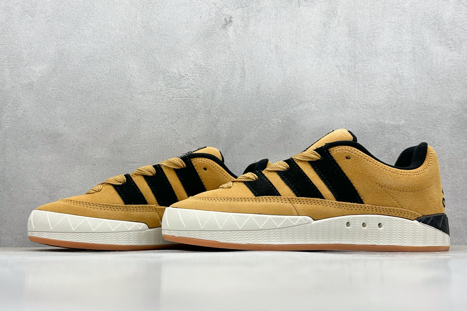 TG版 Adidas Adimatic Low 马蒂奇系列低帮 复古鲨鱼面包鞋运动休闲滑板板鞋 HQ6903