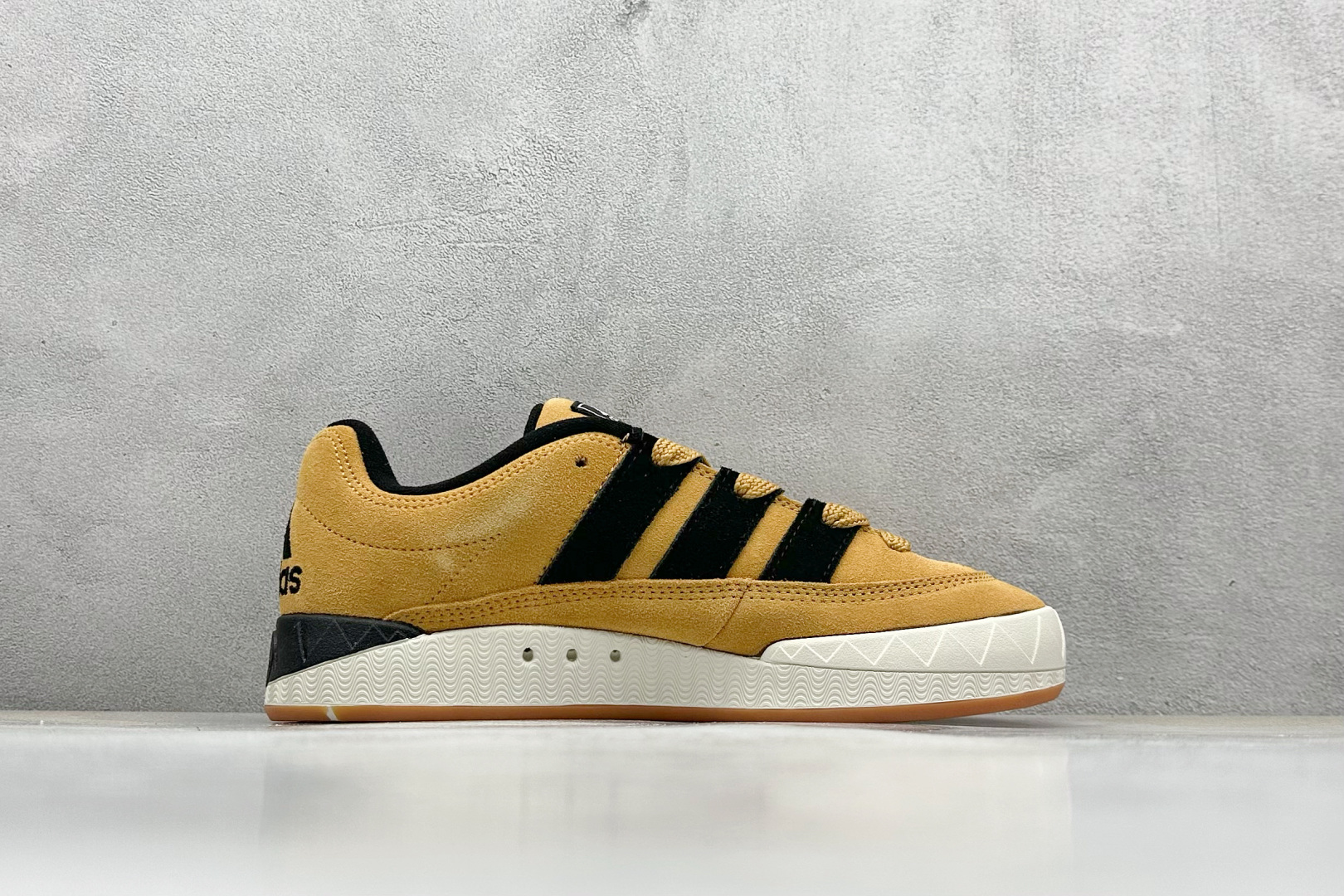 TG版 Adidas Adimatic Low 马蒂奇系列低帮 复古鲨鱼面包鞋运动休闲滑板板鞋 HQ6903
