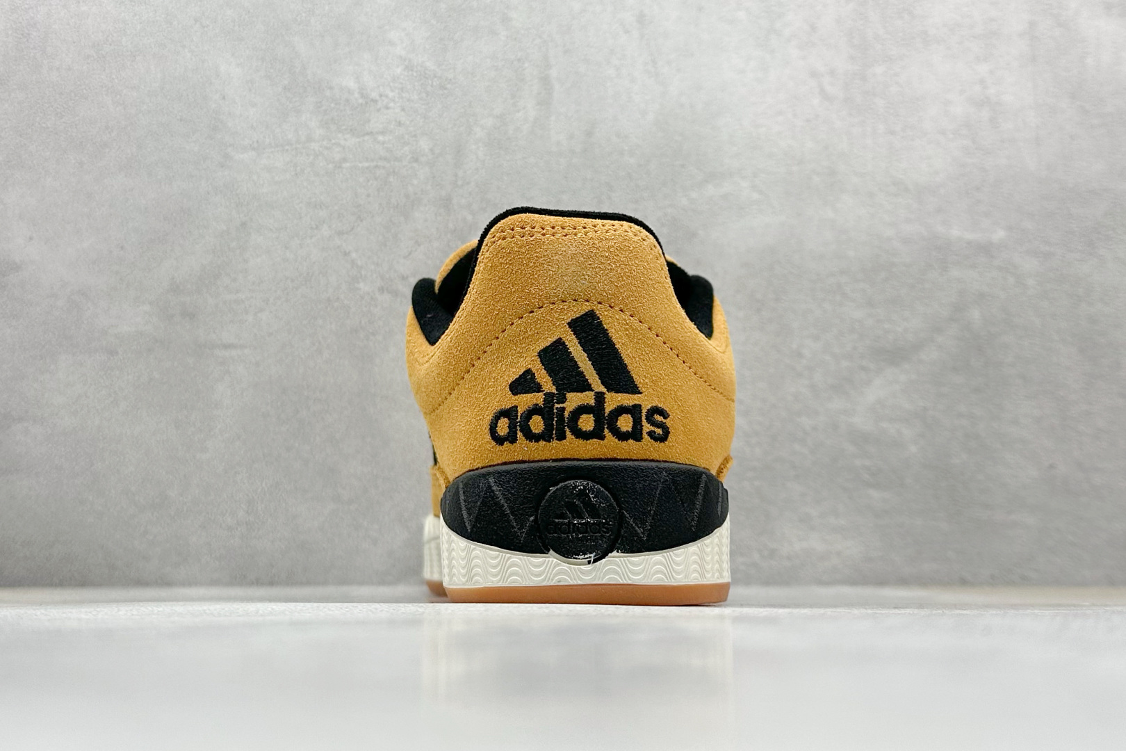 TG版 Adidas Adimatic Low 马蒂奇系列低帮 复古鲨鱼面包鞋运动休闲滑板板鞋 HQ6903