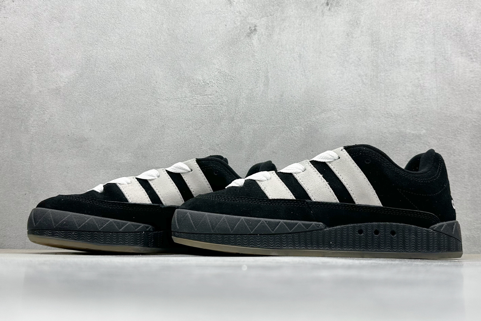 TG版 Adidas Adimatic Low 马蒂奇系列低帮 复古鲨鱼面包鞋运动休闲滑板板鞋 HQ6900