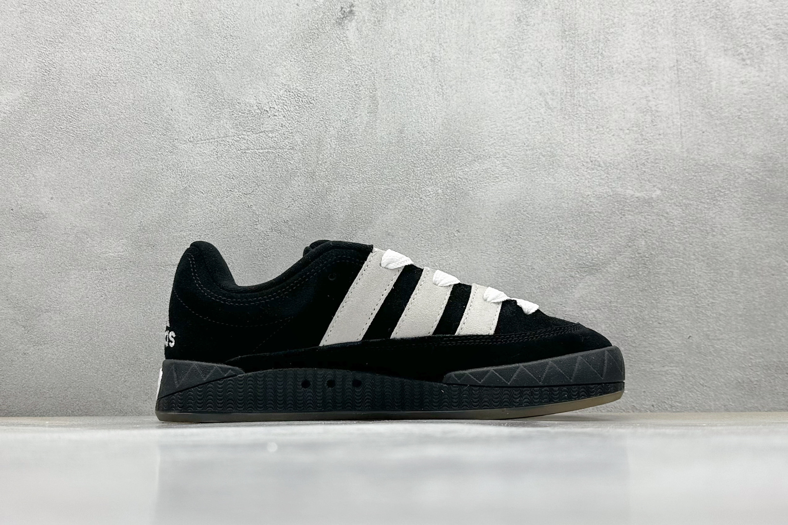 TG版 Adidas Adimatic Low 马蒂奇系列低帮 复古鲨鱼面包鞋运动休闲滑板板鞋 HQ6900