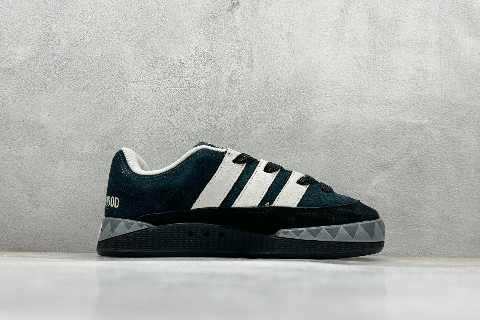 TG版 Adidas Adimatic Low 马蒂奇系列低帮 复古鲨鱼面包鞋运动休闲滑板板鞋 HP6770
