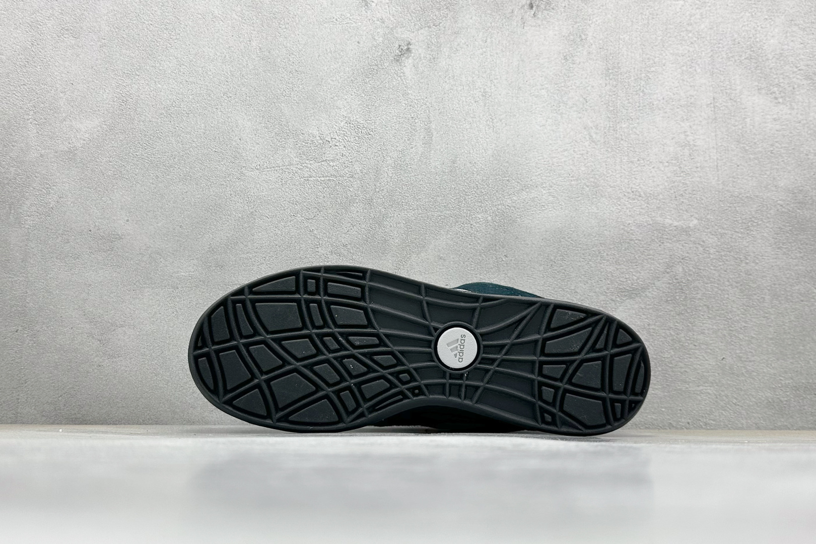 TG版 Adidas Adimatic Low 马蒂奇系列低帮 复古鲨鱼面包鞋运动休闲滑板板鞋 HP6770