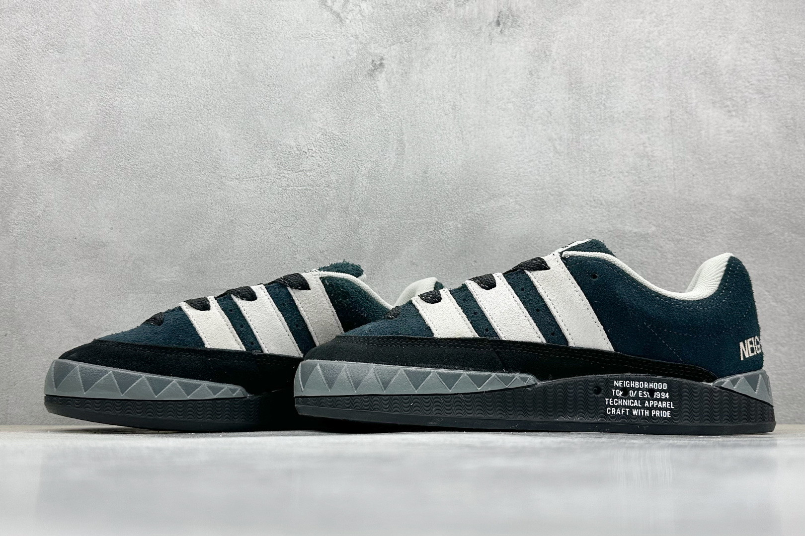 TG版 Adidas Adimatic Low 马蒂奇系列低帮 复古鲨鱼面包鞋运动休闲滑板板鞋 HP6770