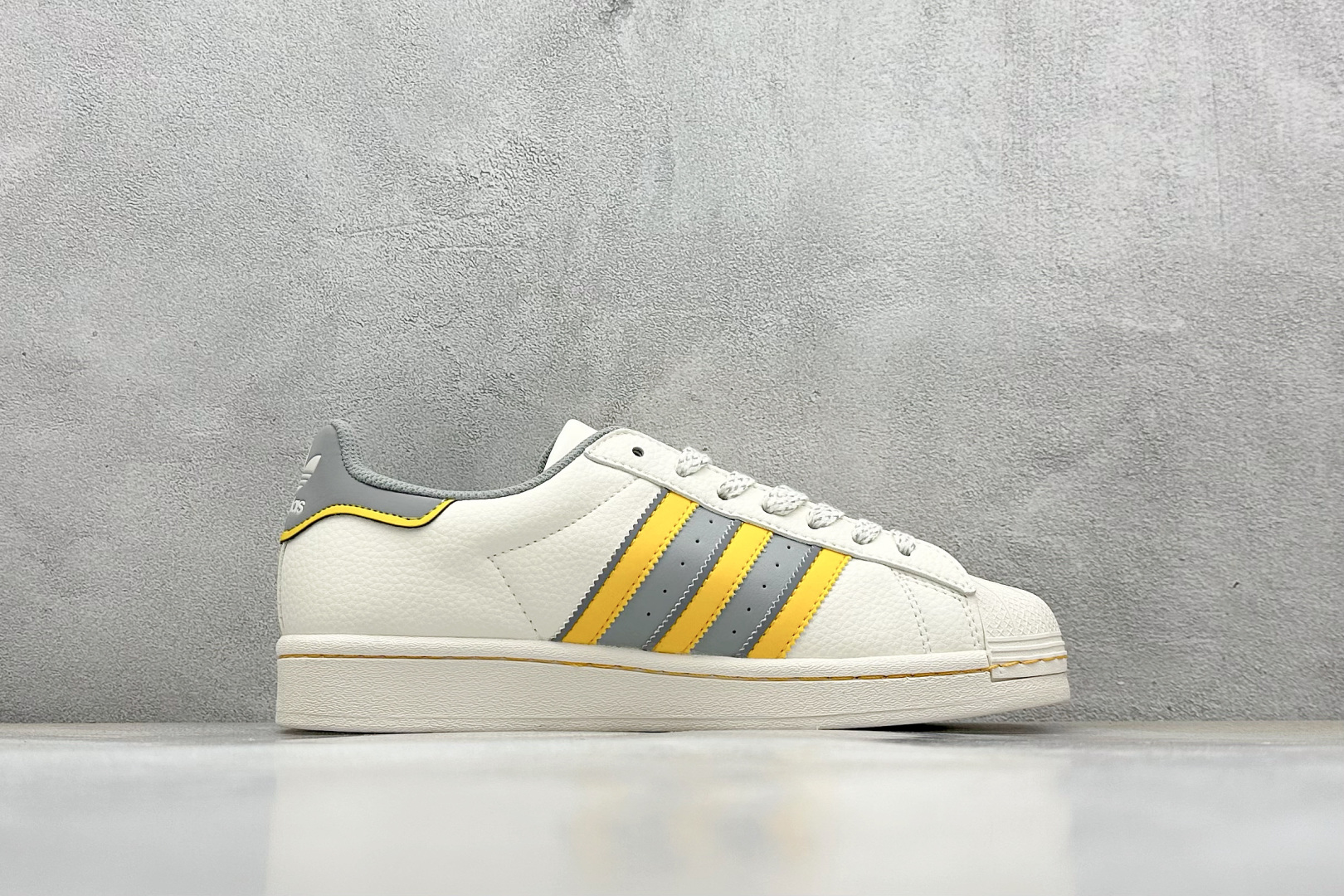 AD Originals Superstar x SU7 Ultra 82 贝壳头 白灰黄 JY8918