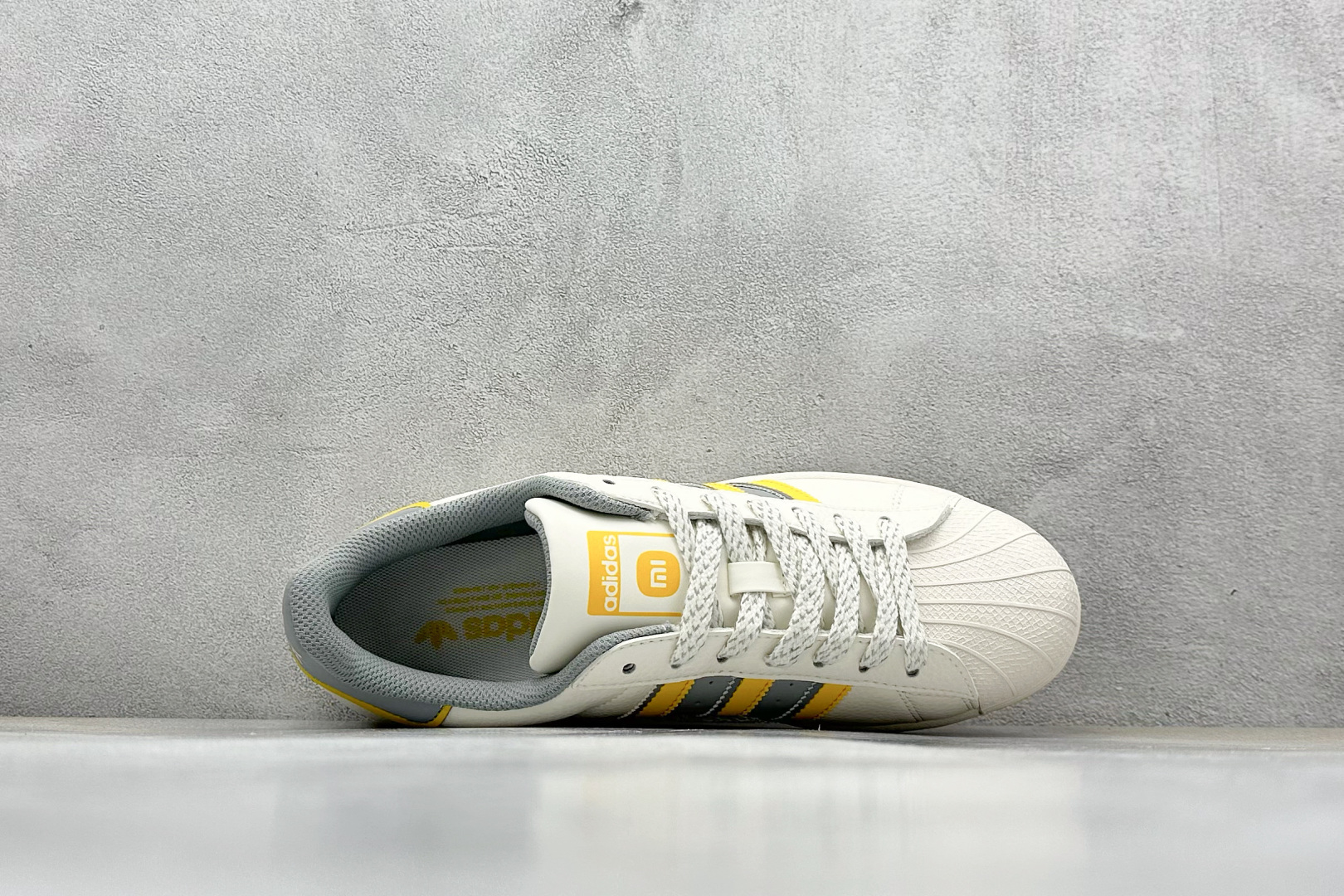 AD Originals Superstar x SU7 Ultra 82 贝壳头 白灰黄 JY8918