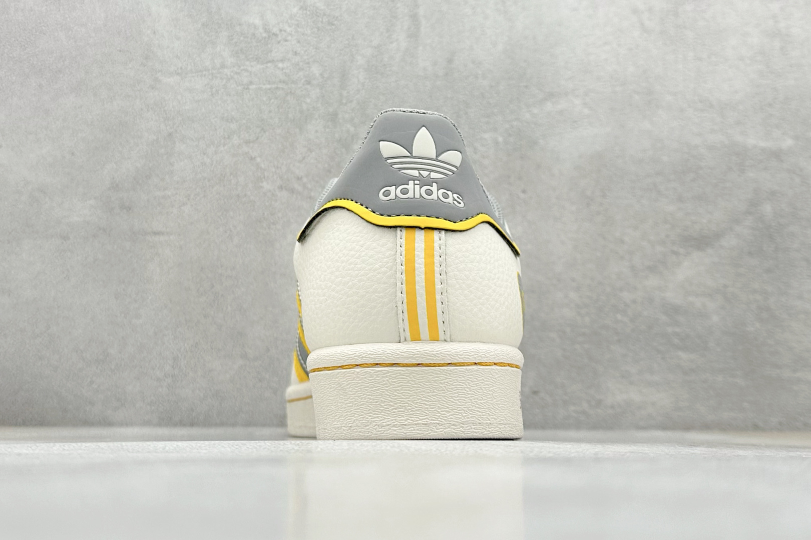 AD Originals Superstar x SU7 Ultra 82 贝壳头 白灰黄 JY8918