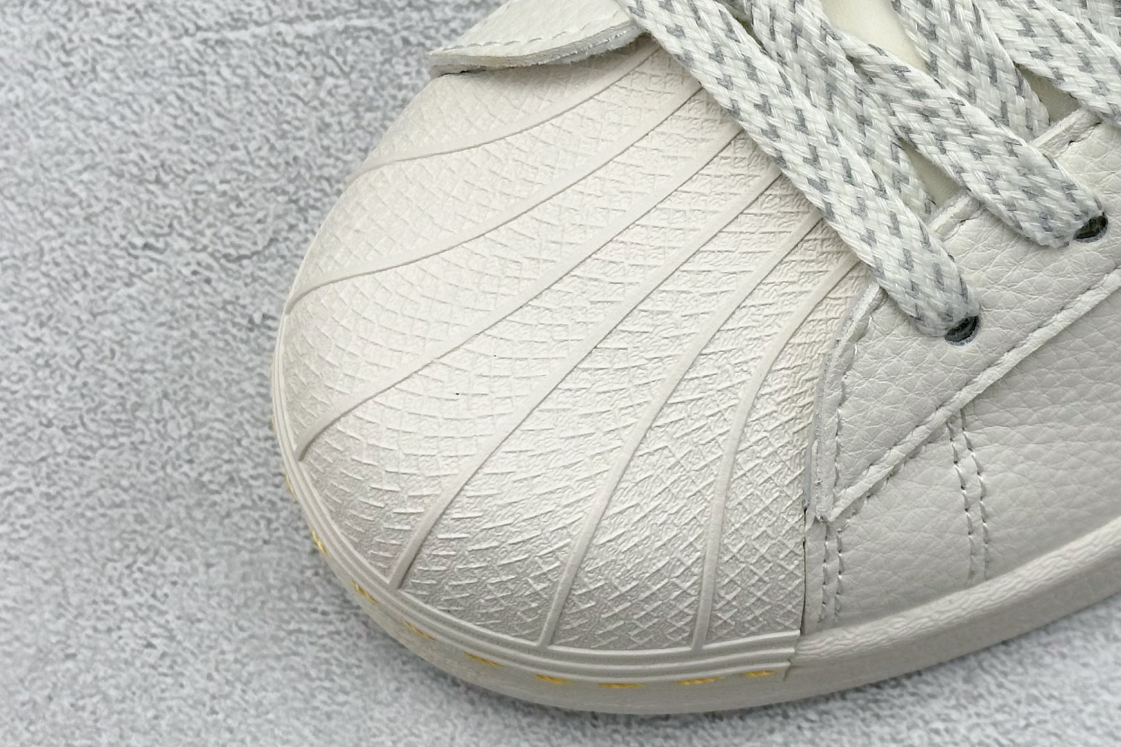 AD Originals Superstar x SU7 Ultra 82 贝壳头 白灰黄 JY8918