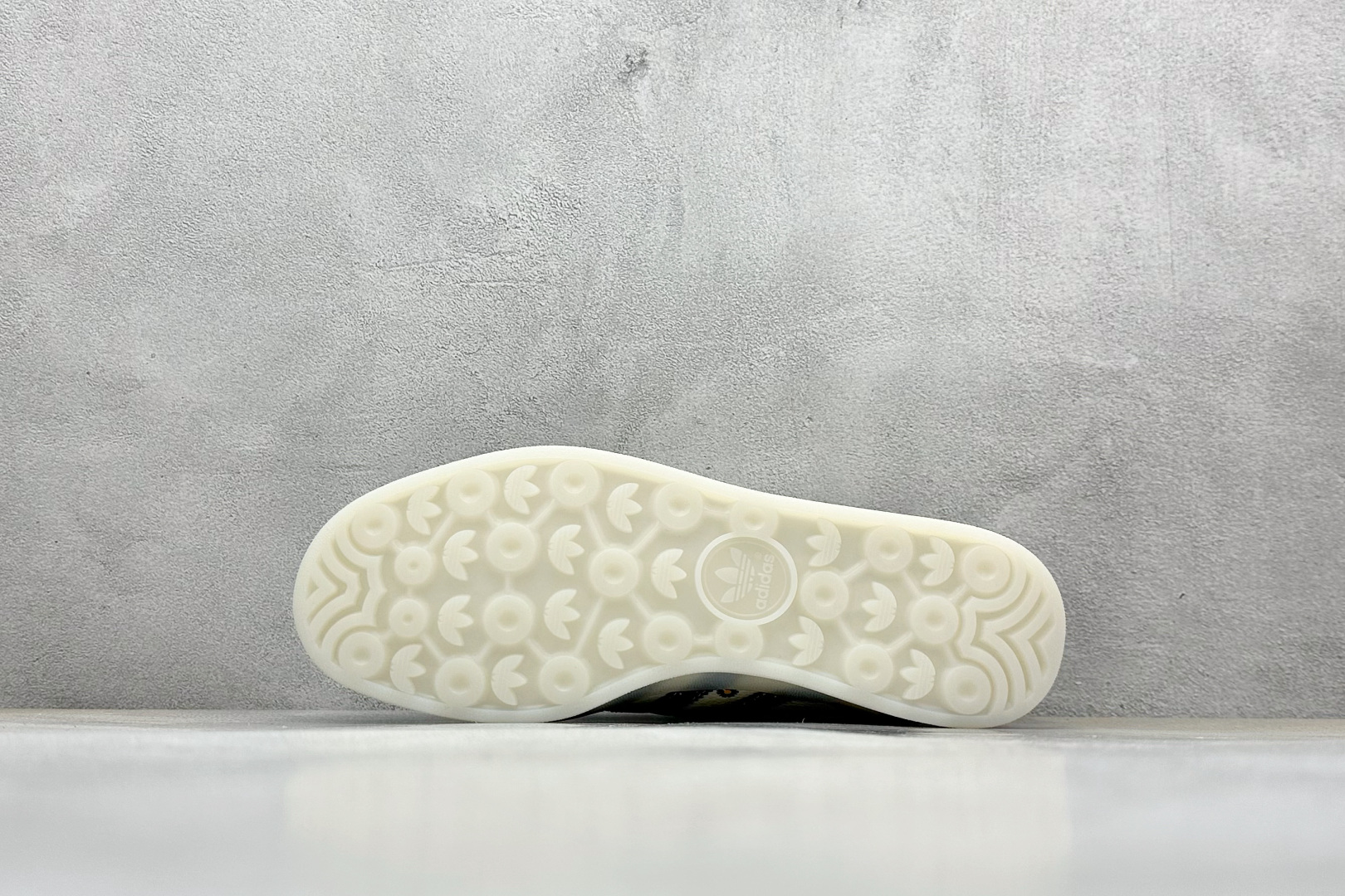 adidas Originals Gazelle INdoor 火星 灰白黑 三叶草休闲防滑耐磨低帮板鞋 DM1234-011