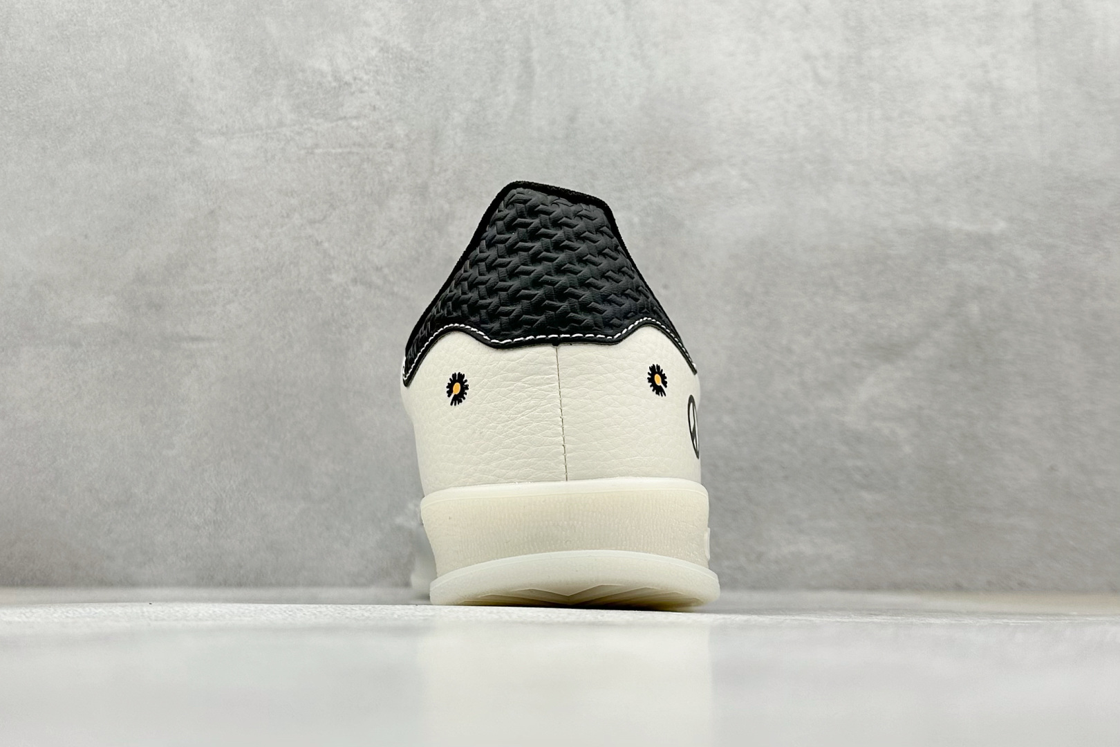 adidas Originals Gazelle INdoor 火星 灰白黑 三叶草休闲防滑耐磨低帮板鞋 DM1234-011