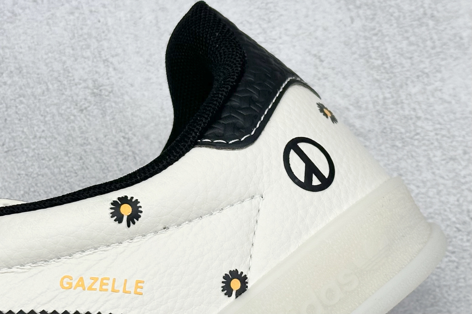 adidas Originals Gazelle INdoor 火星 灰白黑 三叶草休闲防滑耐磨低帮板鞋 DM1234-011