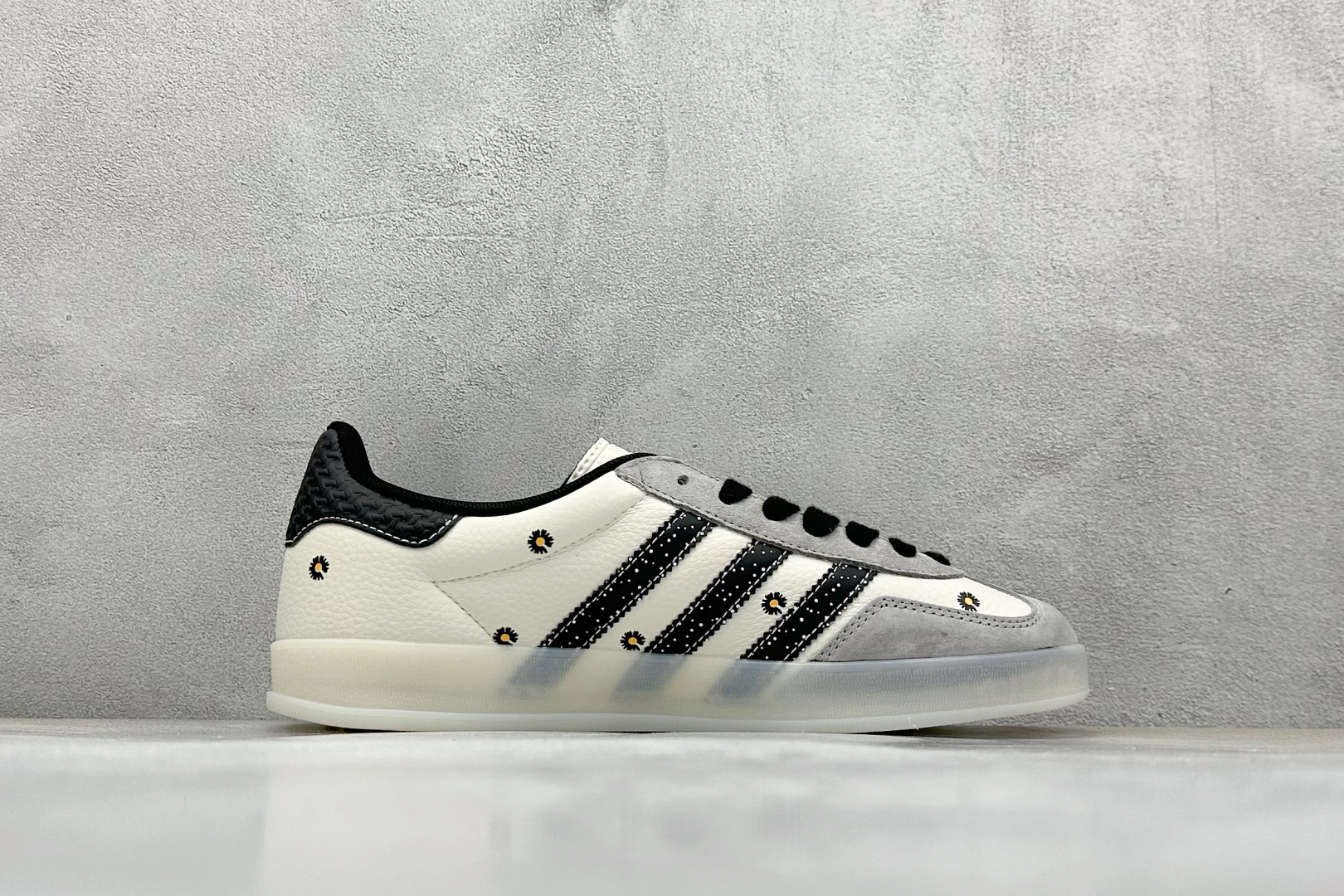 adidas Originals Gazelle INdoor 火星 灰白黑 三叶草休闲防滑耐磨低帮板鞋 DM1234-011