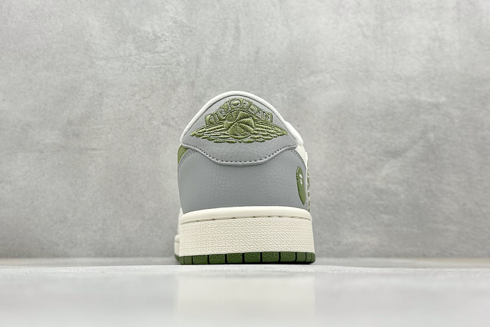 Travis Scott x Nike Air Jordan 1 Low x BAPE Air Jordan 1 Low 反转白绿灰小勾满天星倒钩 HS8068-001