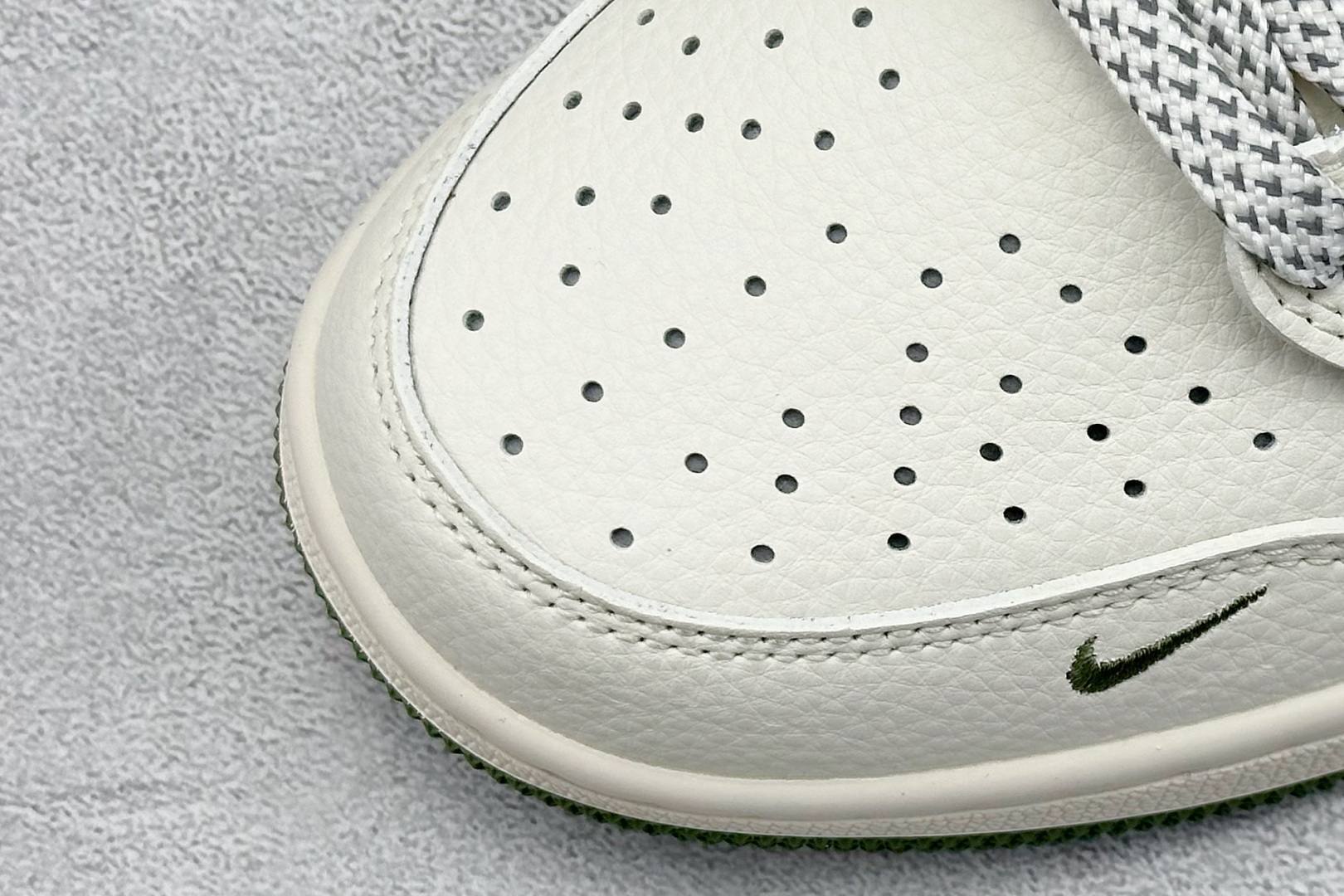 Travis Scott x Nike Air Jordan 1 Low x BAPE Air Jordan 1 Low 反转白绿灰小勾满天星倒钩 HS8068-001