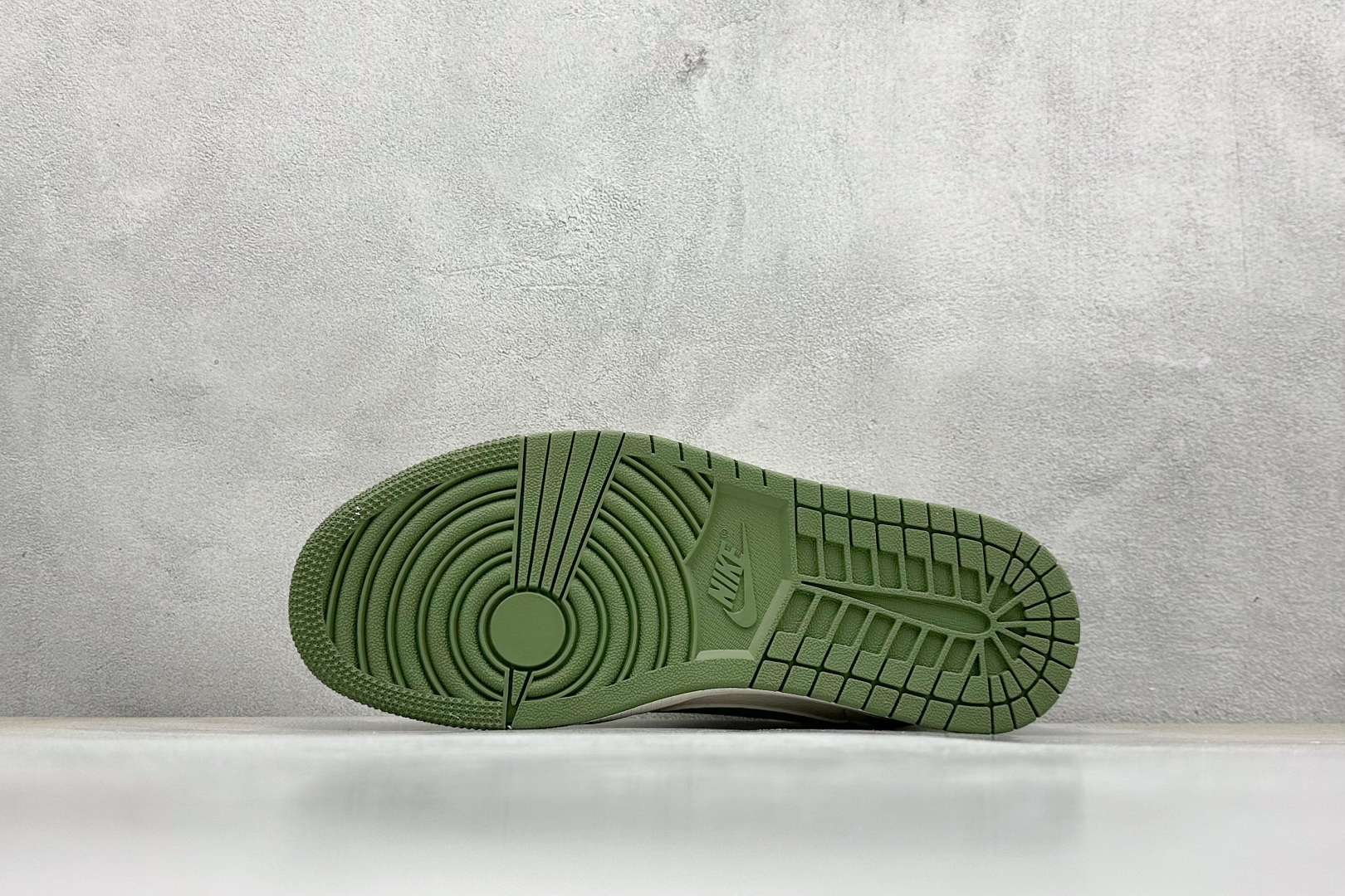 Travis Scott x Nike Air Jordan 1 Low x BAPE Air Jordan 1 Low 反转白绿灰小勾满天星倒钩 HS8068-001