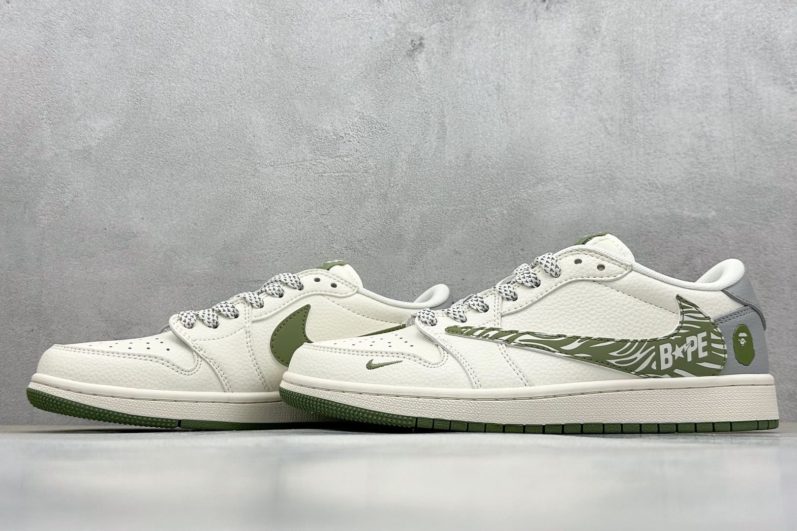 Travis Scott x Nike Air Jordan 1 Low x BAPE Air Jordan 1 Low 反转白绿灰小勾满天星倒钩 HS8068-001