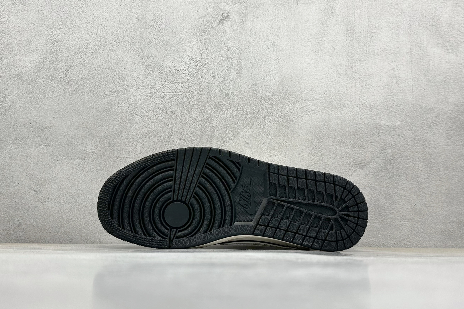 Travis Scott x Nike Air Jordan 1 Low x Stussy Air Jordan 1 Low 反转黑橙白小勾满天星倒钩 XF8698-075