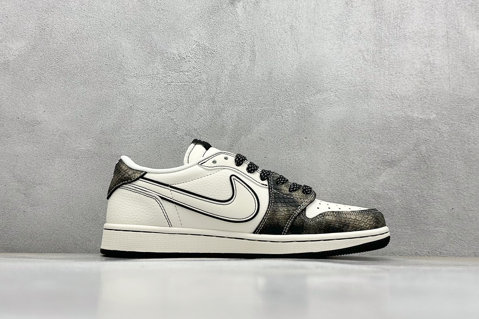 Travis Scott x Nike Air Jordan 1 Low x Stussy Air Jordan 1 Low 反转黑橙白小勾满天星倒钩 XF8698-075
