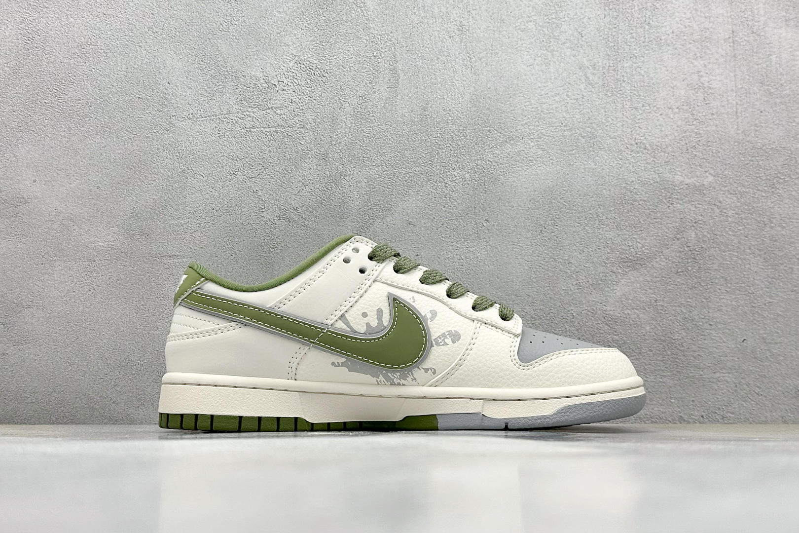 280 Nike SB Dunk Low 斯图西联名 双拼爆炸绿勾 周年高端定制 低帮休闲板鞋 XS6089-594