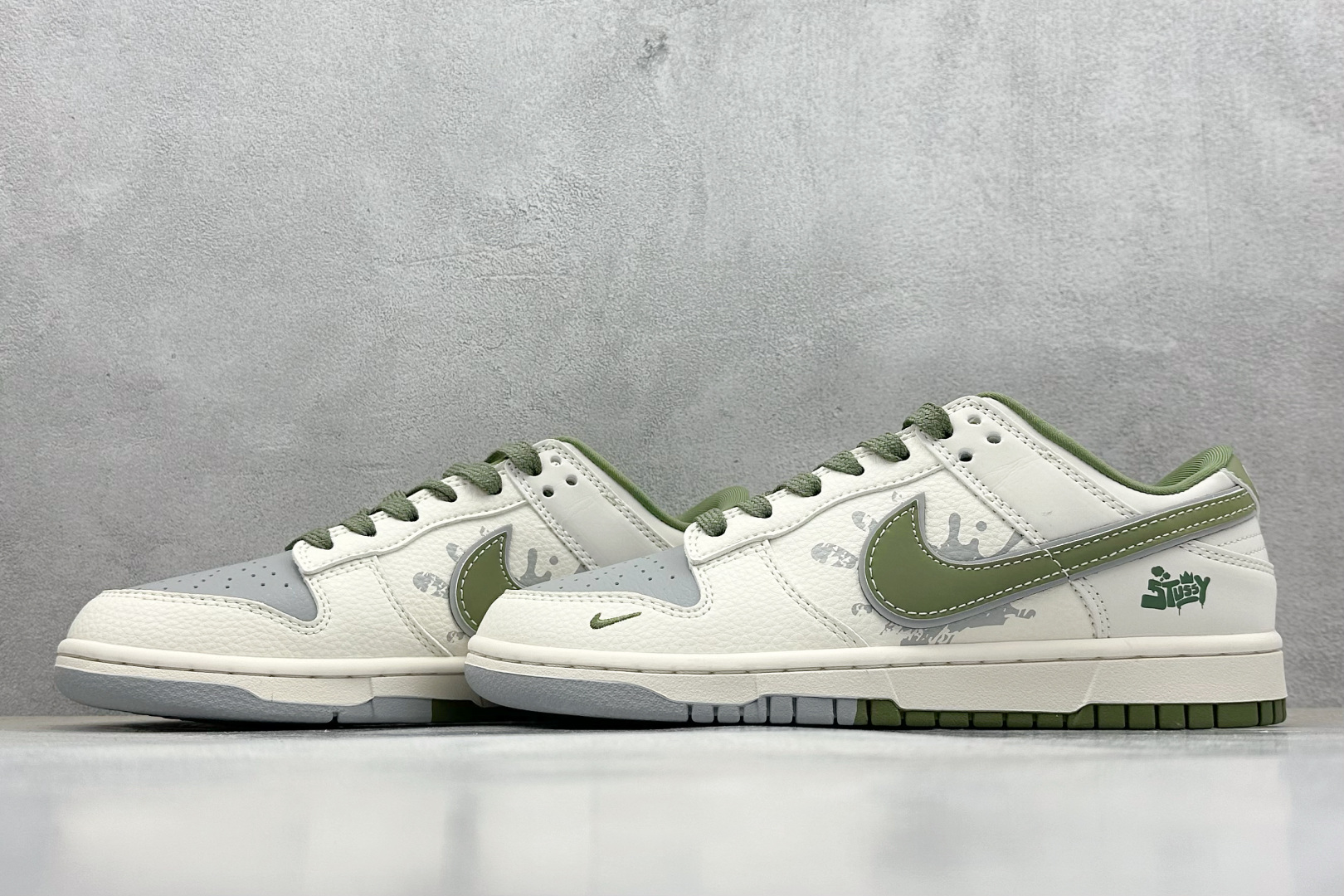 280 Nike SB Dunk Low 斯图西联名 双拼爆炸绿勾 周年高端定制 低帮休闲板鞋 XS6089-594