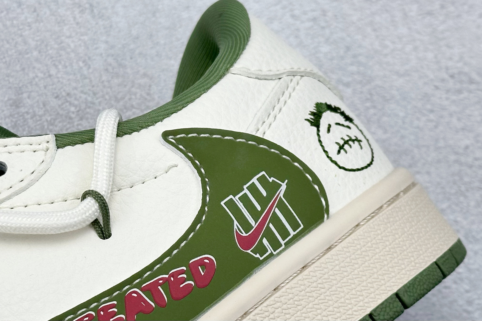 Travis Scott x Fragment Design x Air Jordan 1 Low OG SP AJ1 UN联名 绿鬼脸抽绳 低帮文化休闲板鞋 DM6868-097
