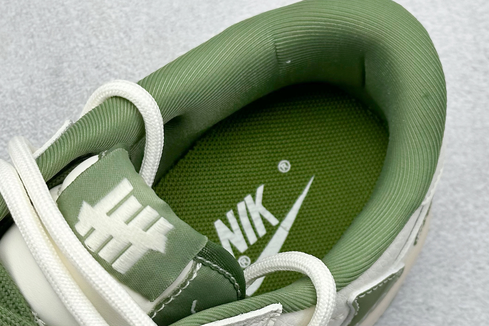 Travis Scott x Fragment Design x Air Jordan 1 Low OG SP AJ1 UN联名 绿鬼脸抽绳 低帮文化休闲板鞋 DM6868-097