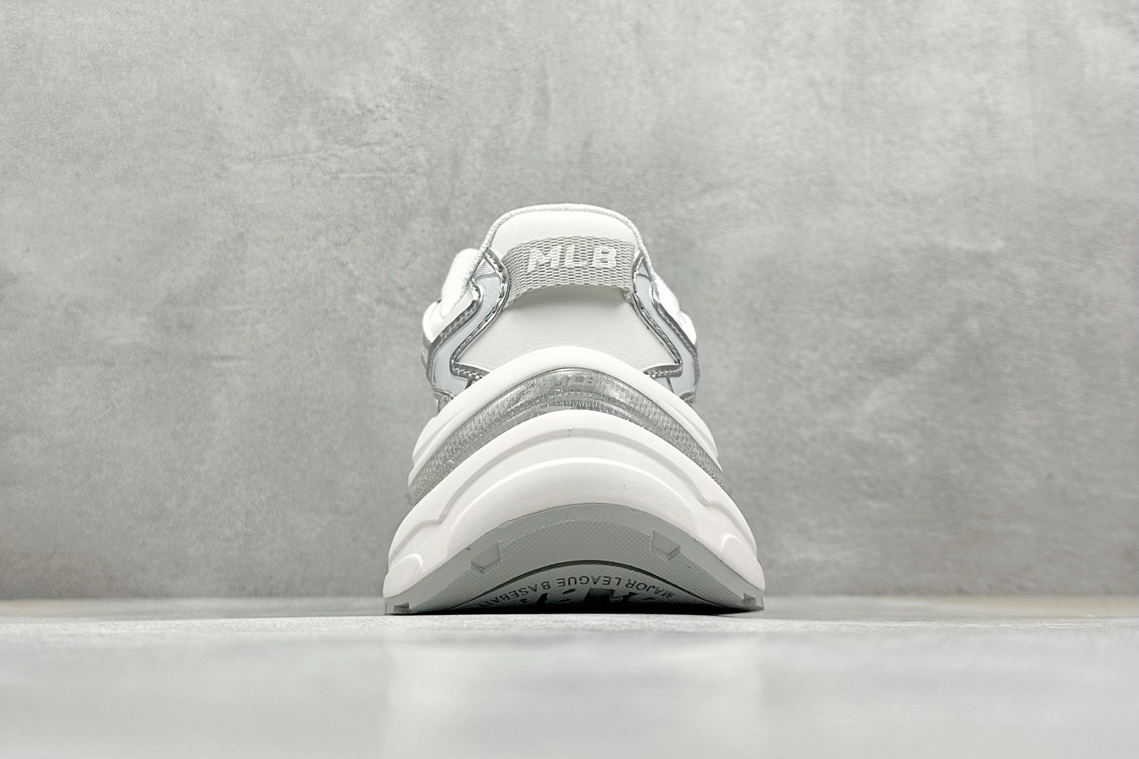 终端放店
NY版 MLB New York Yankees Curve Runner
张凌赫同款 低帮