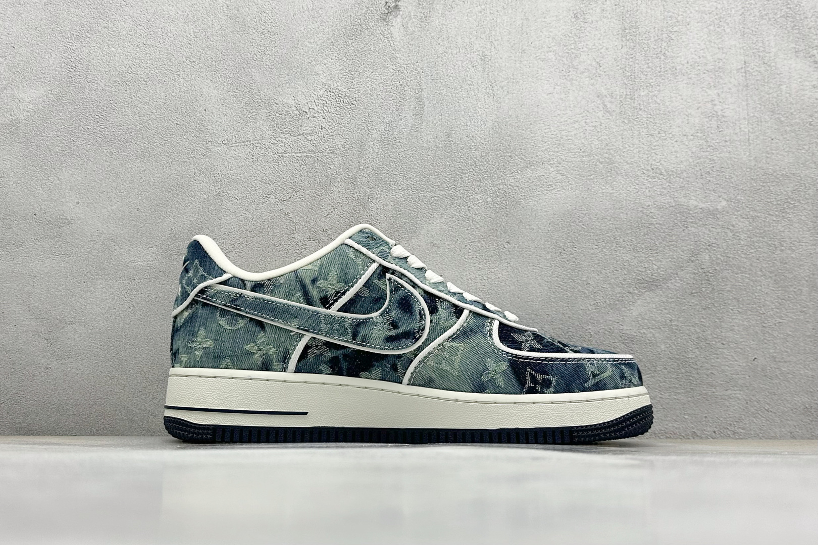  终端放店
SC版 Nike Air Force 1 Low 07 x Louis Vuitton 牛仔