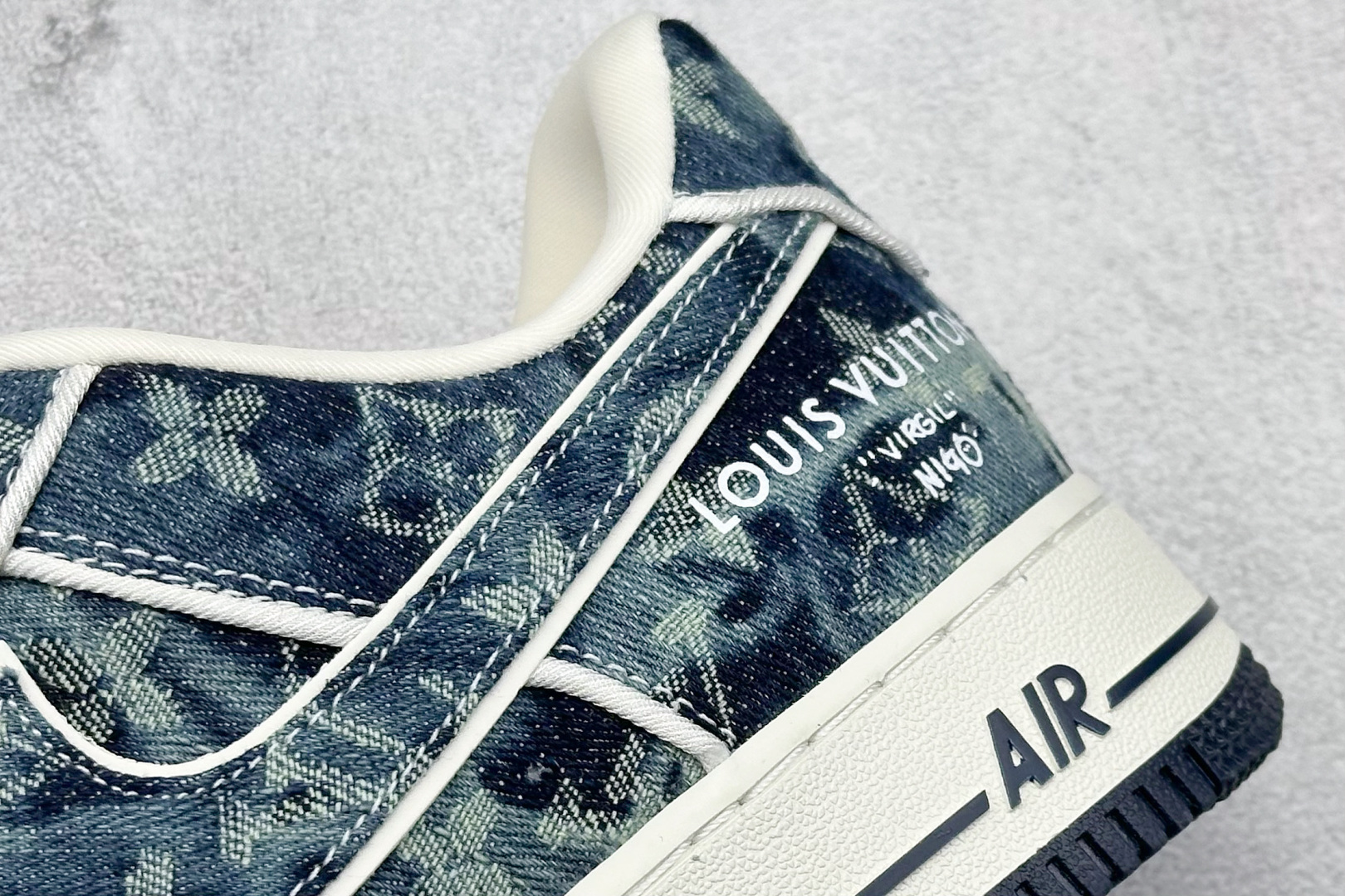  终端放店
SC版 Nike Air Force 1 Low 07 x Louis Vuitton 牛仔