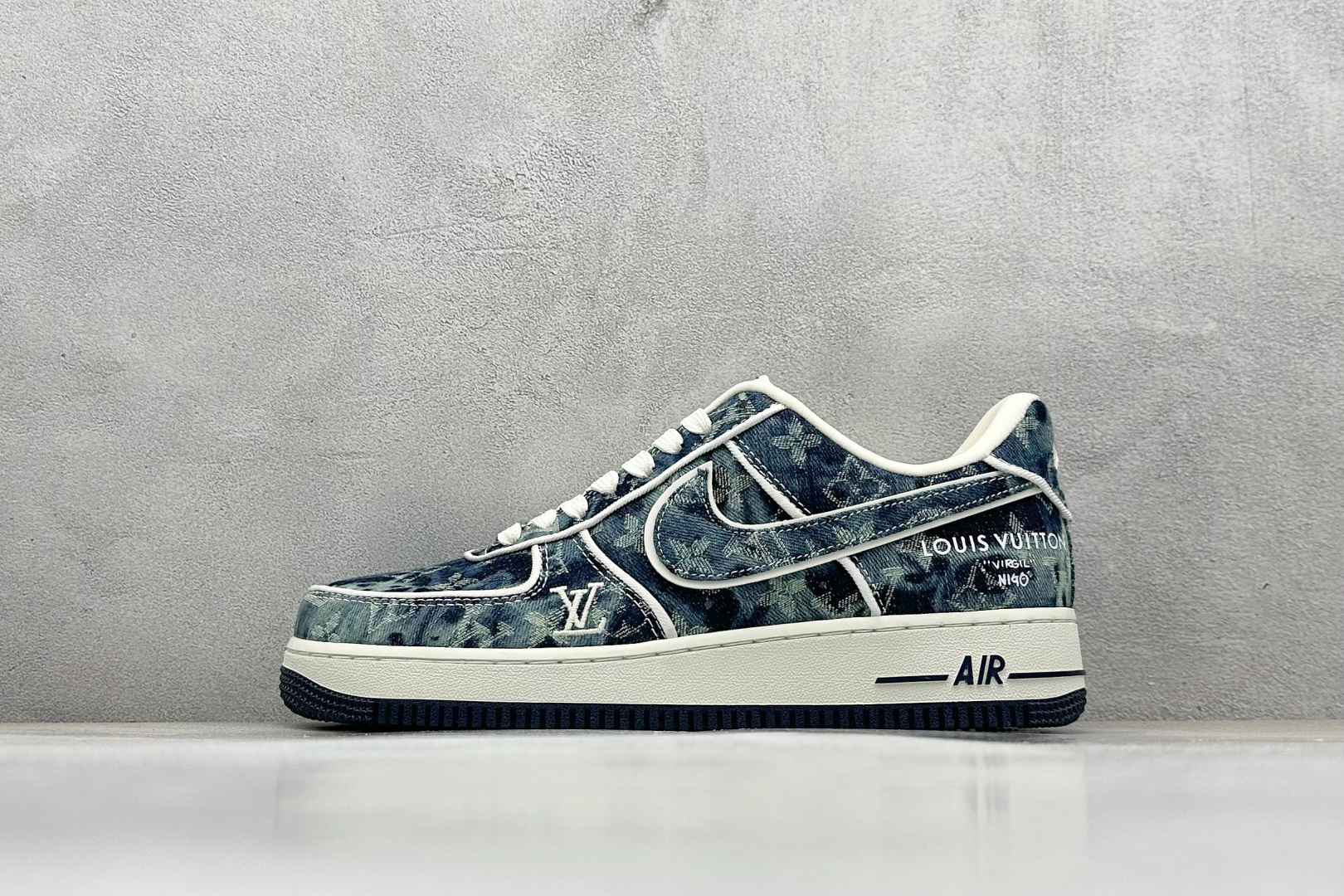  终端放店
SC版 Nike Air Force 1 Low 07 x Louis Vuitton 牛仔