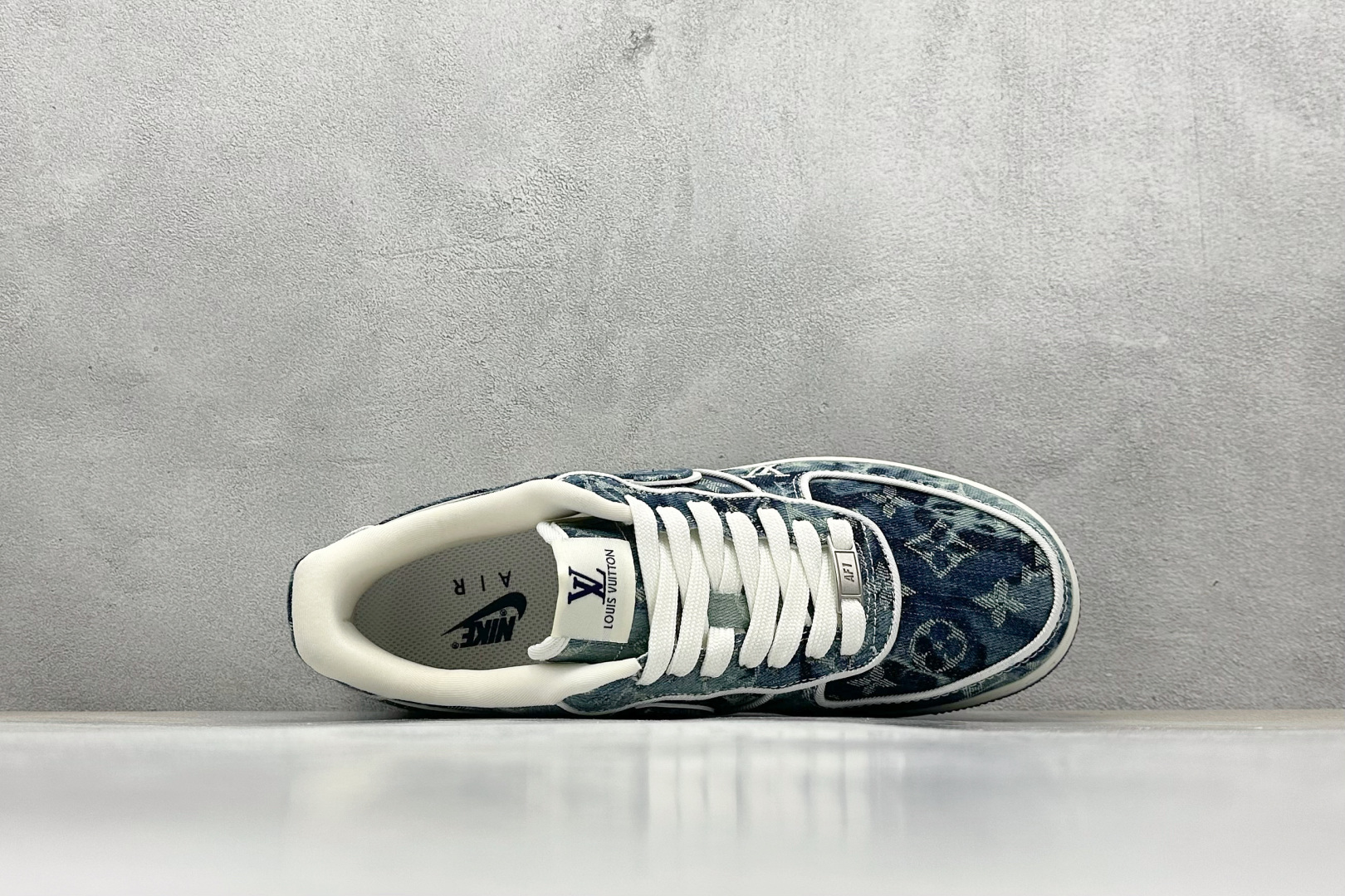  终端放店
SC版 Nike Air Force 1 Low 07 x Louis Vuitton 牛仔