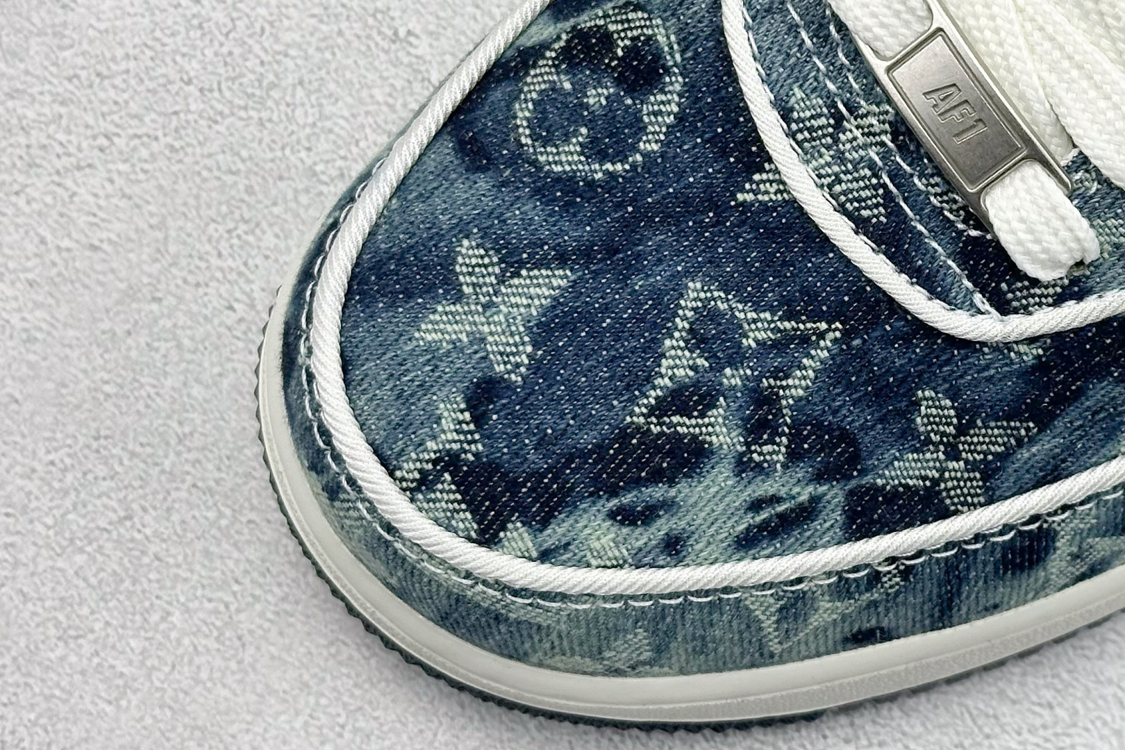  终端放店
SC版 Nike Air Force 1 Low 07 x Louis Vuitton 牛仔
