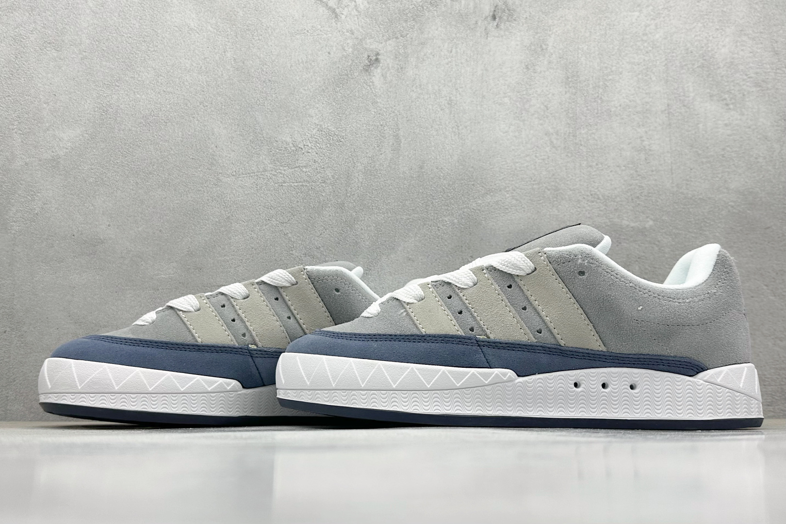 TG版 Adidas Adimatic Low 马蒂奇系列低帮 复古鲨鱼面包鞋运动休闲滑板板鞋 HP9915