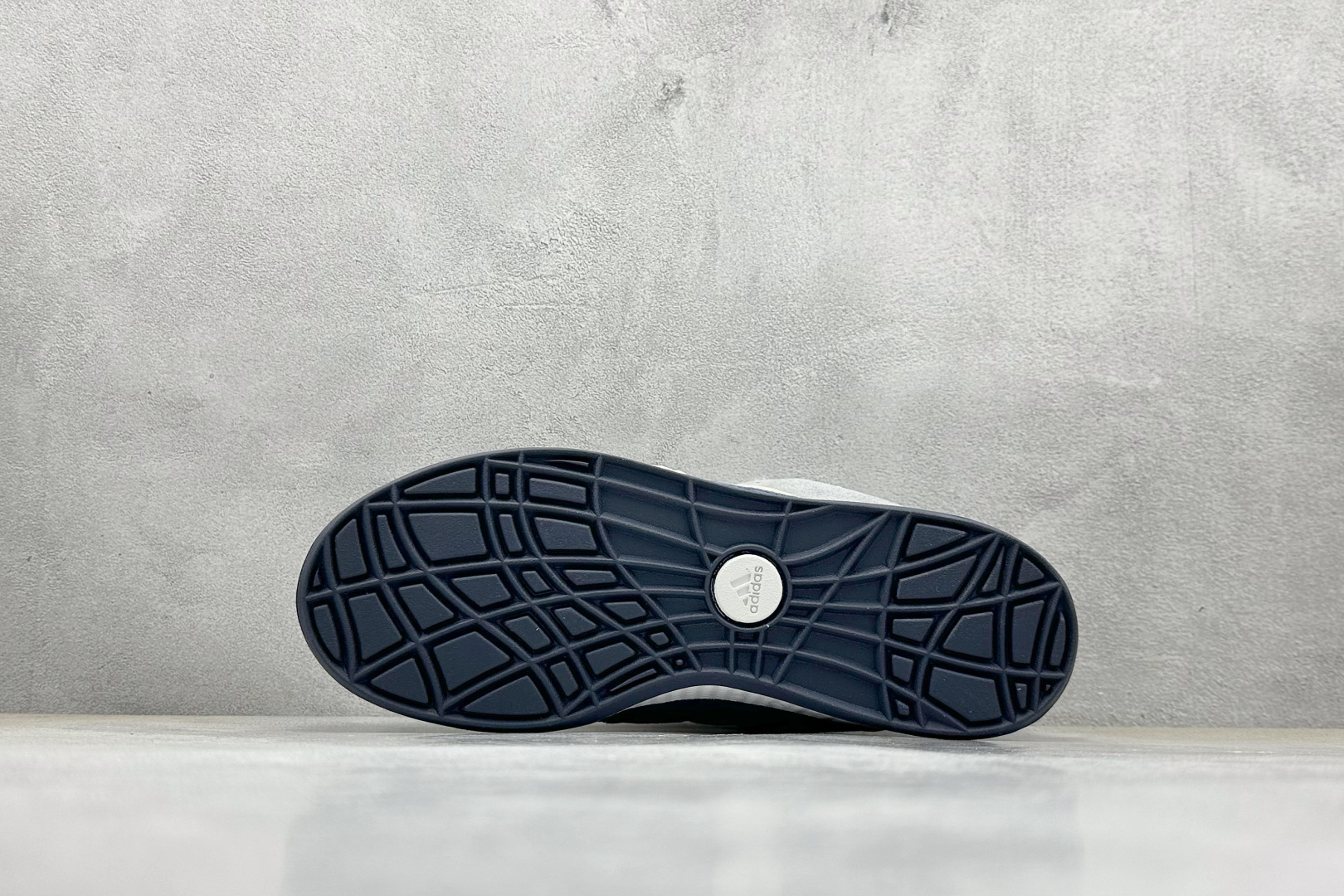 TG版 Adidas Adimatic Low 马蒂奇系列低帮 复古鲨鱼面包鞋运动休闲滑板板鞋 HP9915