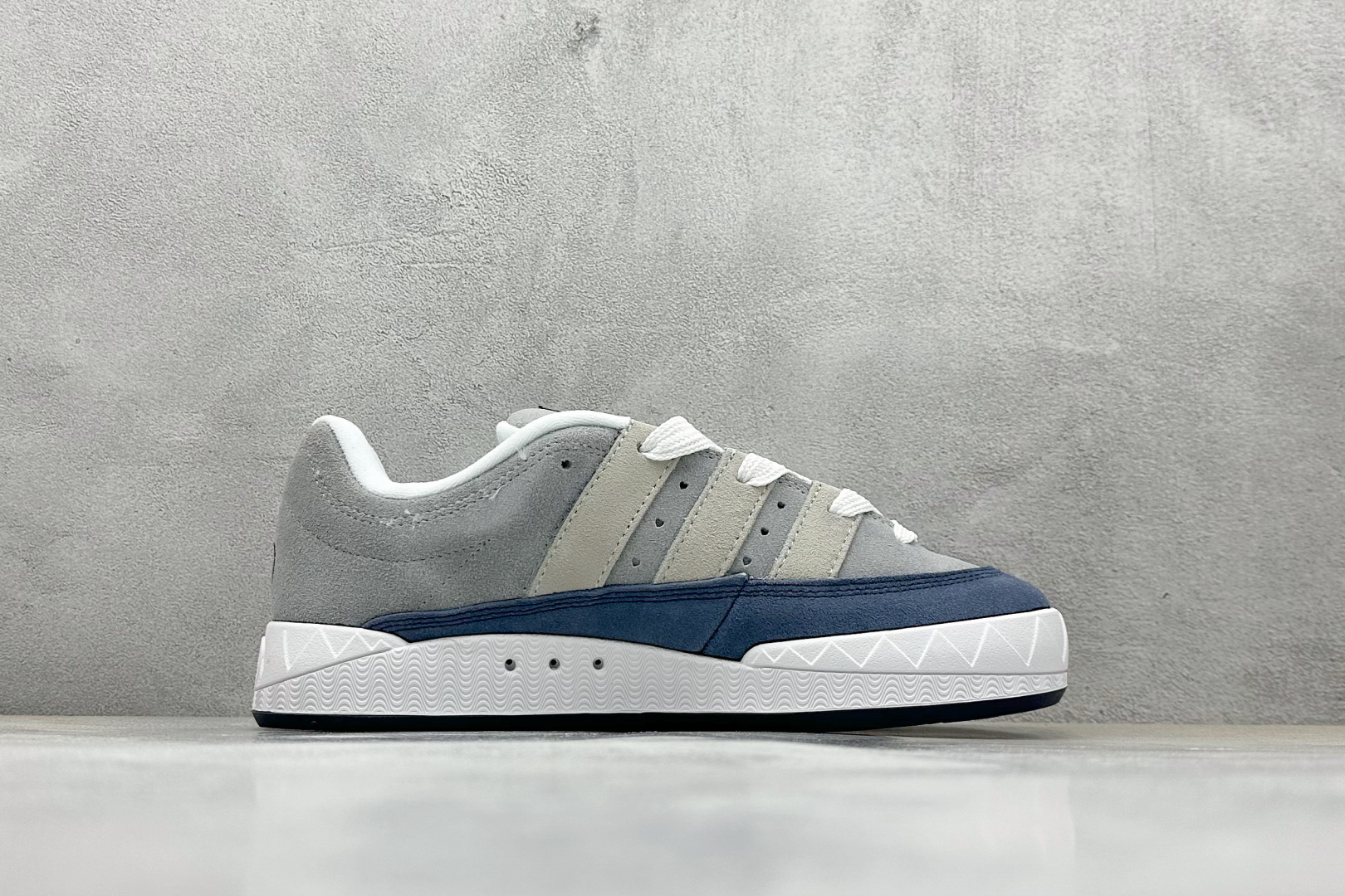 TG版 Adidas Adimatic Low 马蒂奇系列低帮 复古鲨鱼面包鞋运动休闲滑板板鞋 HP9915