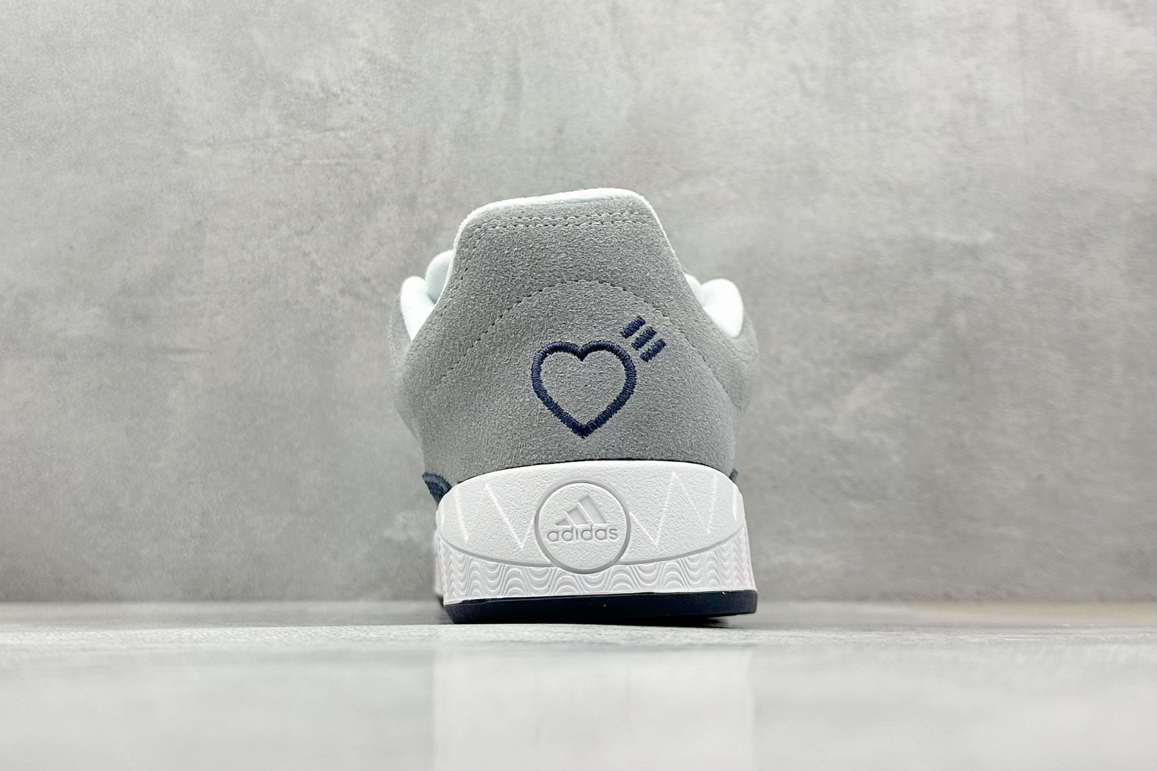 TG版 Adidas Adimatic Low 马蒂奇系列低帮 复古鲨鱼面包鞋运动休闲滑板板鞋 HP9915