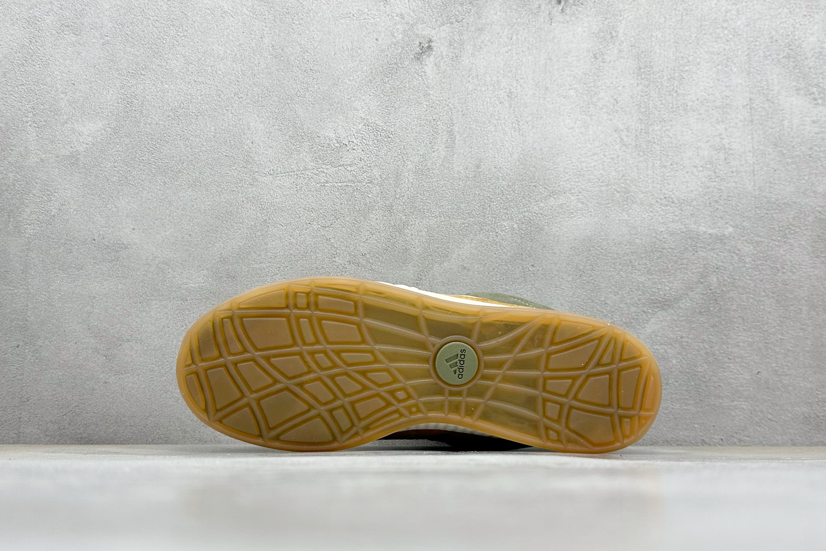 TG版 Adidas Adimatic Low 马蒂奇系列低帮 复古鲨鱼面包鞋运动休闲滑板板鞋 HP9914