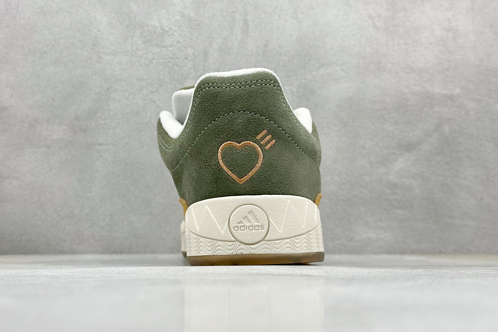 TG版 Adidas Adimatic Low 马蒂奇系列低帮 复古鲨鱼面包鞋运动休闲滑板板鞋 HP9914