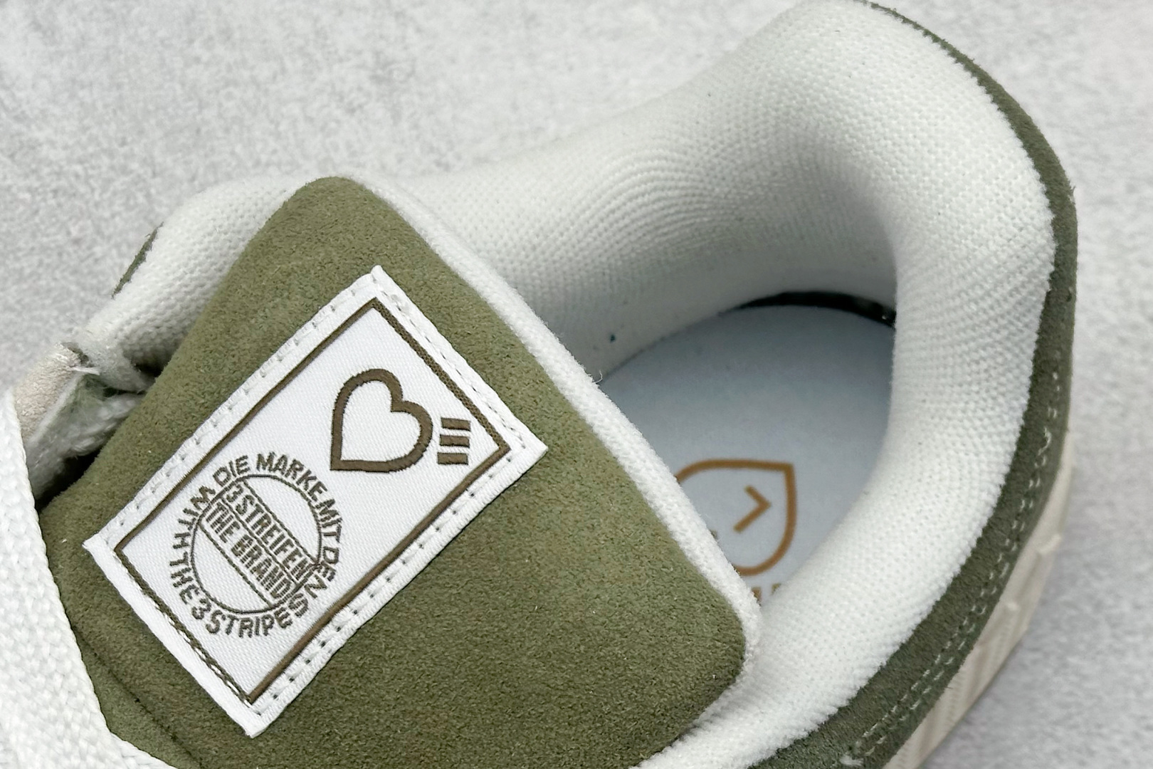 TG版 Adidas Adimatic Low 马蒂奇系列低帮 复古鲨鱼面包鞋运动休闲滑板板鞋 HP9914