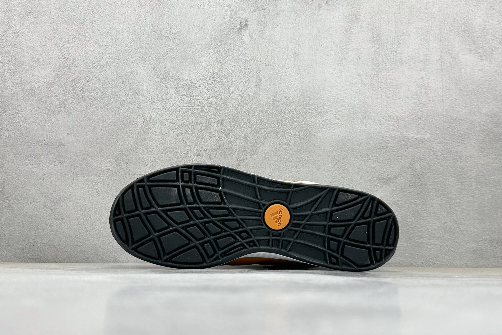 TG版 Adidas Adimatic Low 马蒂奇系列低帮 复古鲨鱼面包鞋运动休闲滑板板鞋 HP9916