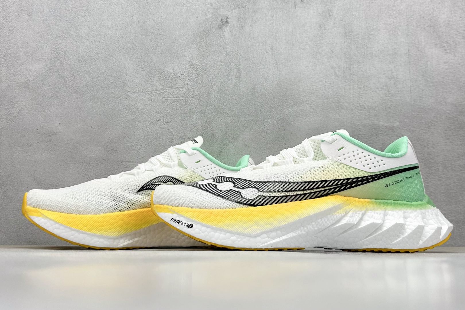 Saucony Triumph PRO 啡鹏4 旗舰级缓震型跑鞋 S20939