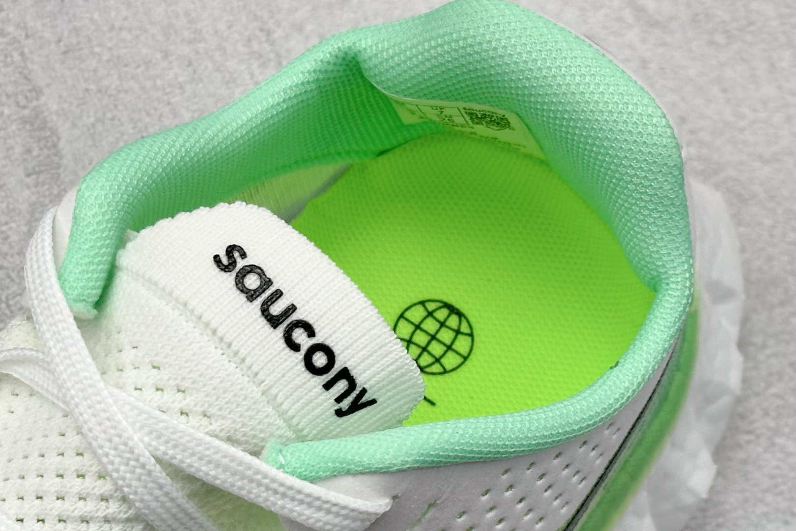 Saucony Triumph PRO 啡鹏4 旗舰级缓震型跑鞋 S20939