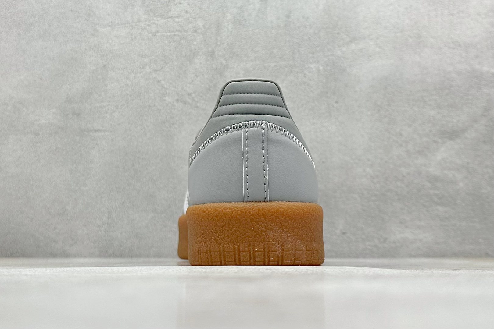 adidas originals SAMBAE VALENTINE W 百搭单品复古桑巴 厚底板鞋 IE9108